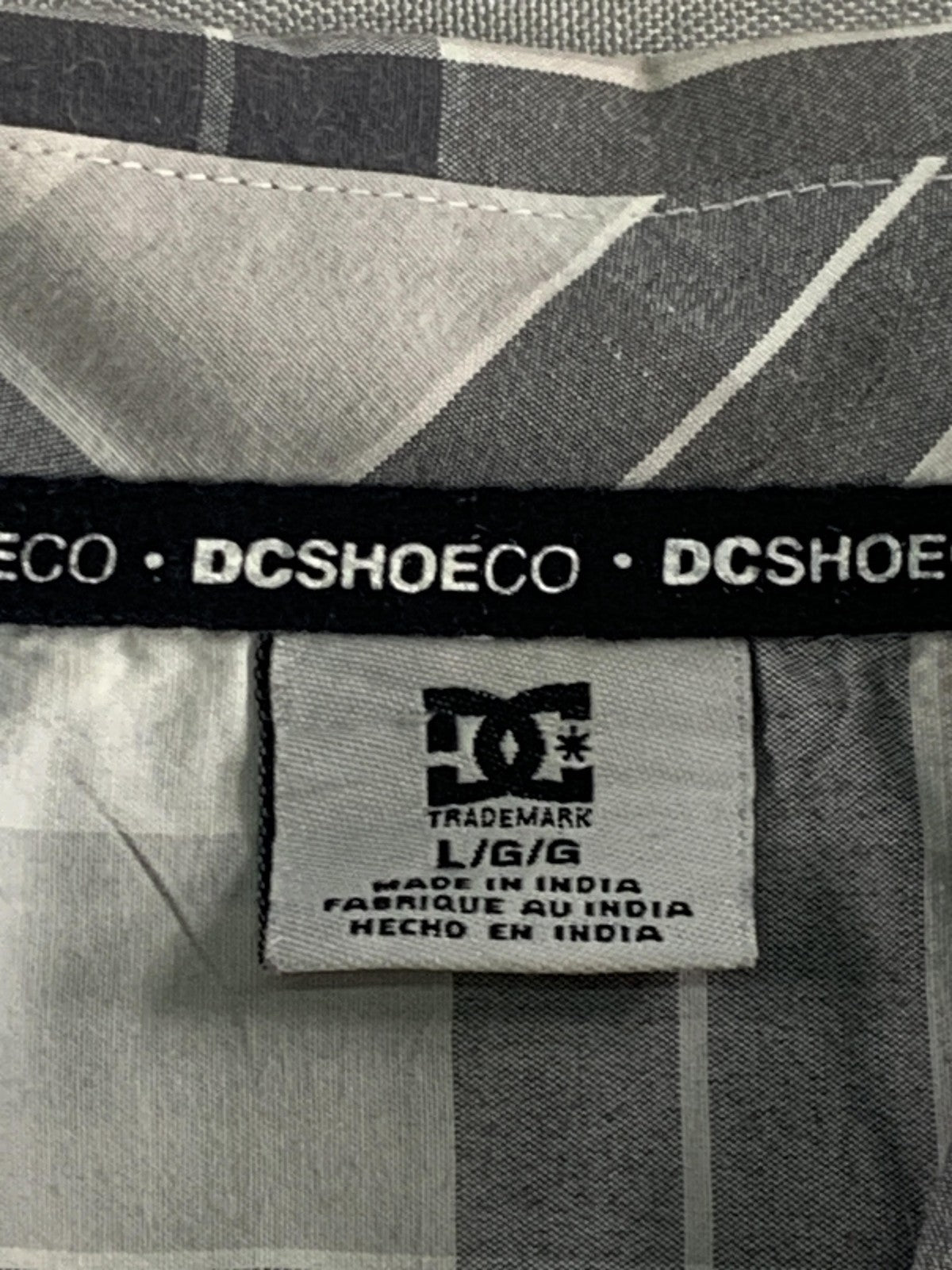 DC Shoes Shirt Mens Large Gray Blue White Plaid Button Up Short Sleeve Casual