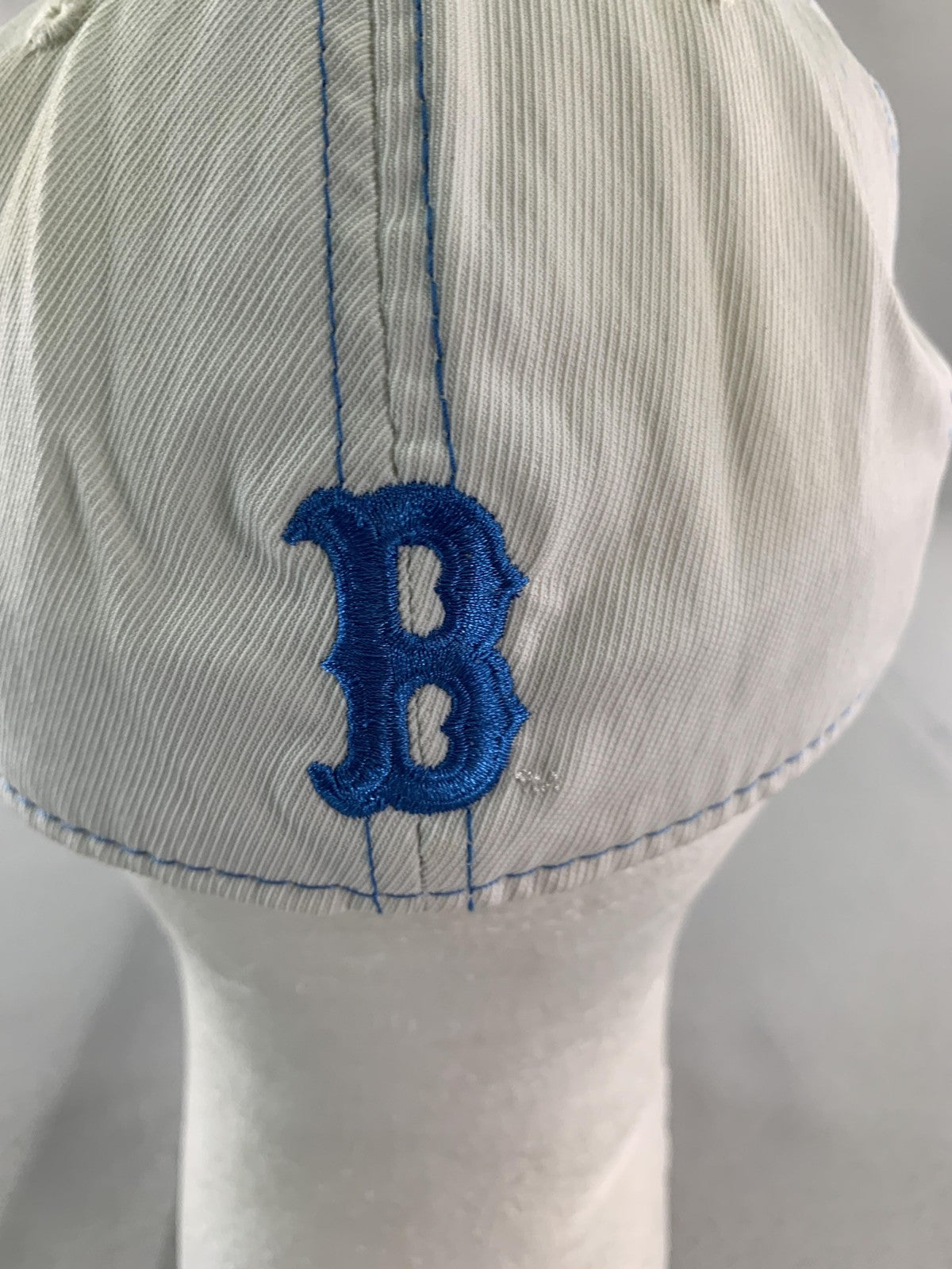 UCLA Bruins Hat Cap Fitted Mens XL White Blue NCAA Basketball Script One Fit 84