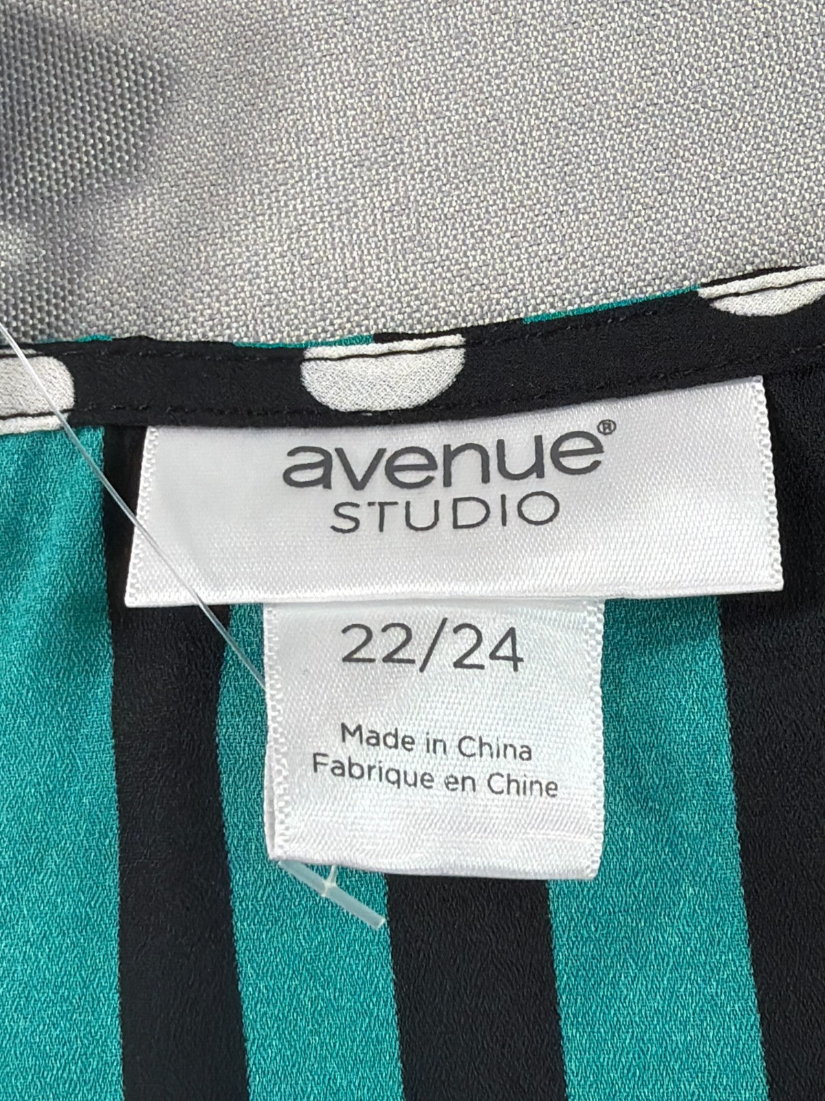 Avenue Studio Tunic NWT 22/24 Black Emerald Polka Dot Ruffle Sleeve V Neck Top