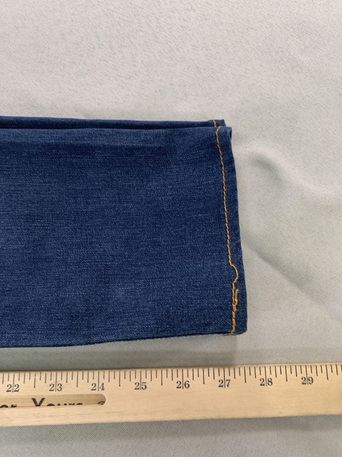 Rock & Republic Jeans Womens Size 2 Blue Berlin Straight Leg Rhinestone Denim
