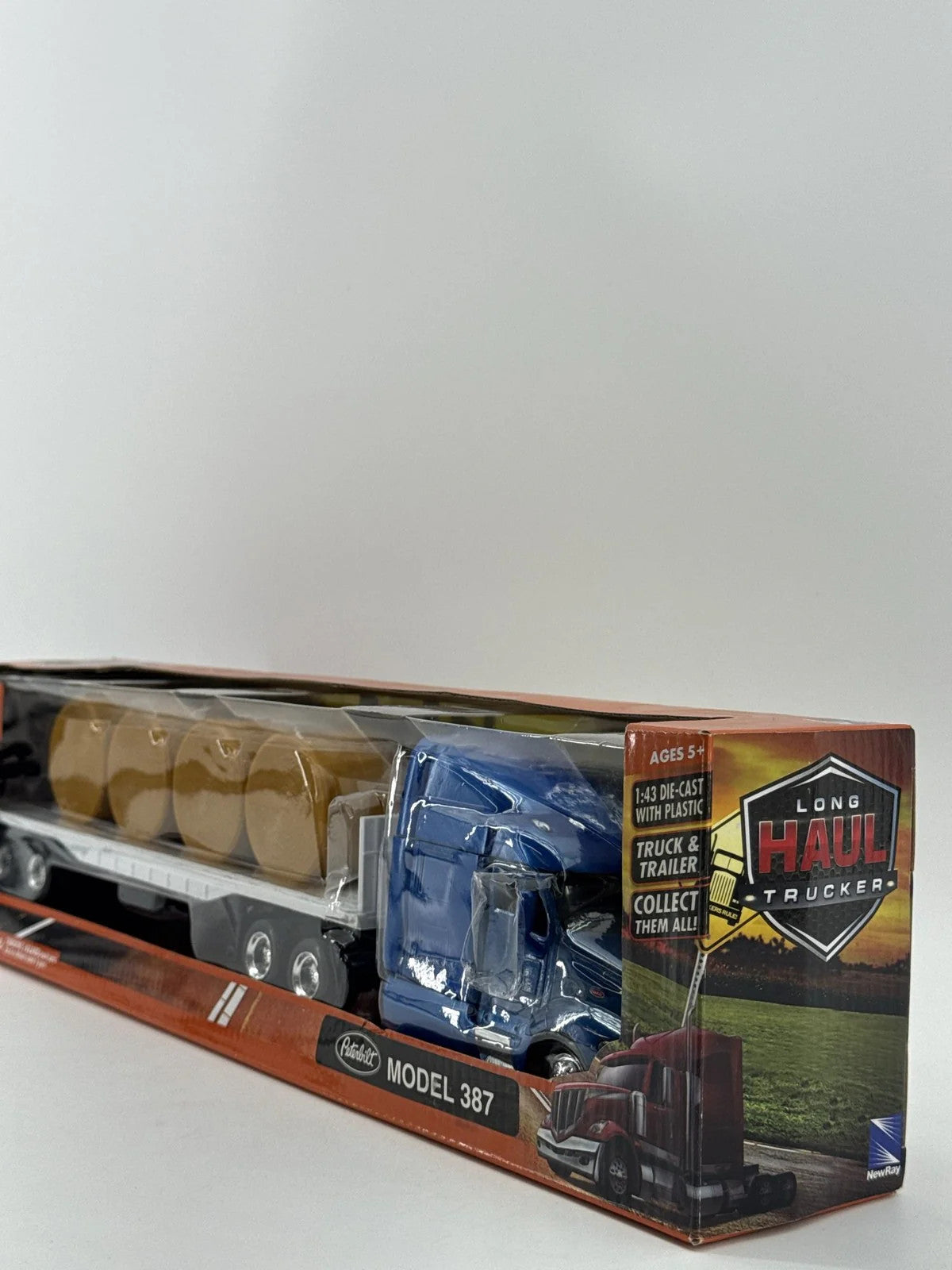 New Ray Peterbilt 387 Flatbed Truck Hay Bales 1:43 Diecast Semi NIB Farm 143 NWT