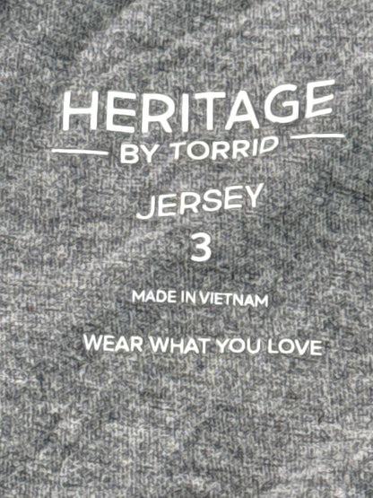 HERITAGE TORRID Gingerbread Man Tee Womens 3 Gray Embroidered Graphic Crewneck