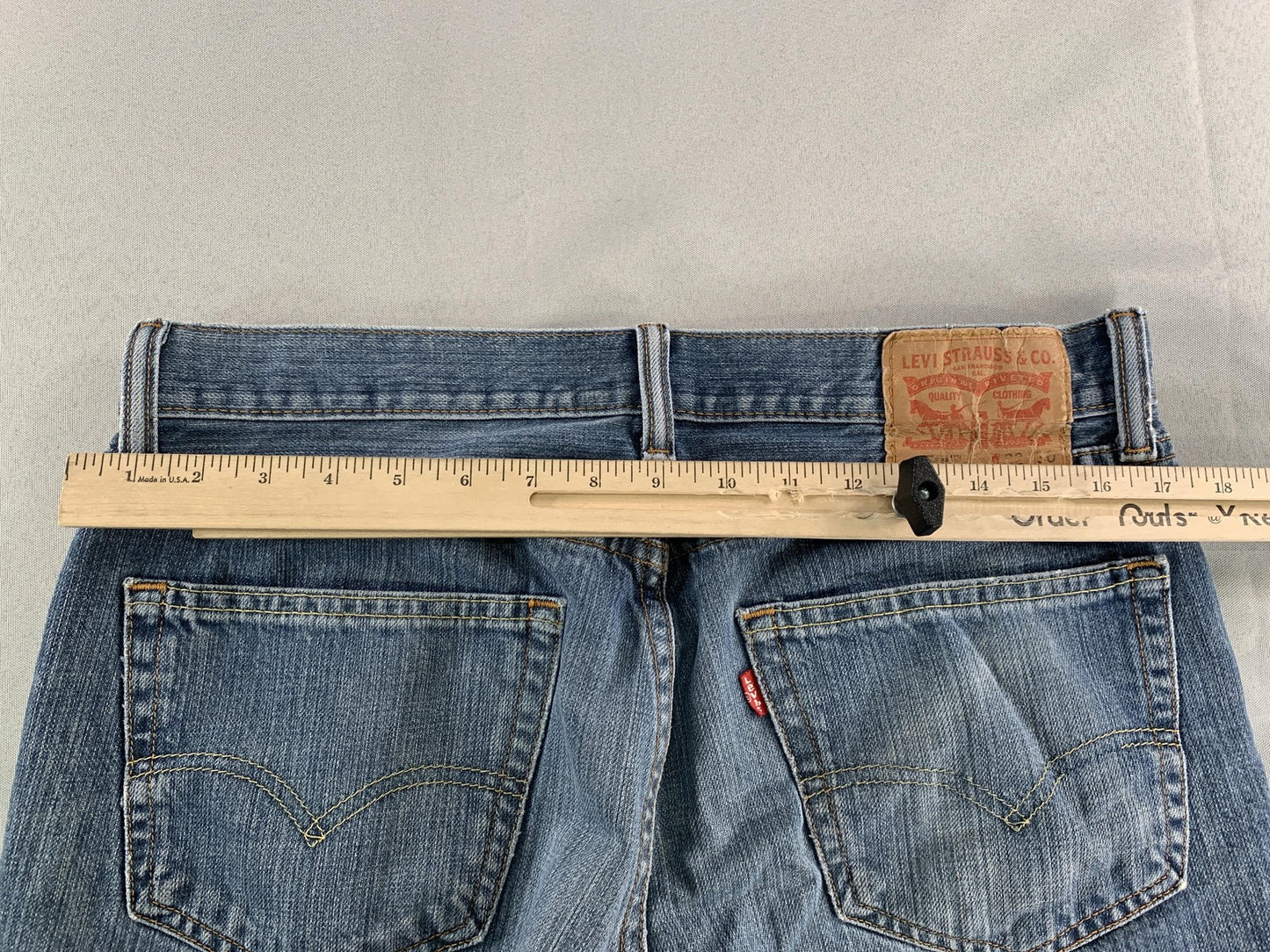 Levis 505 Jeans Mens 32x30 Blue Denim Straight Leg Distressed USA 90s Y2K on Red