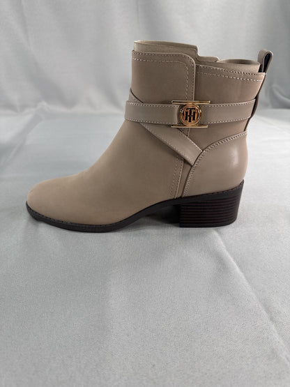 Tommy Hilfiger Boots Womens Size 9 Medium Gray Dazni Ankle Booties Zip TH Logo