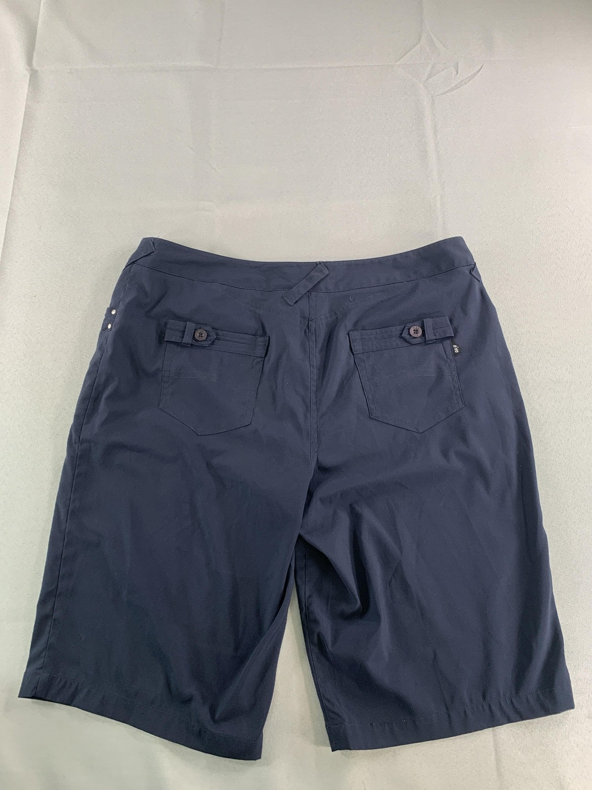Nivo by Lanctot Shorts Womens 8 Stretch Golf Bermuda Pockets Casual Athletic 94