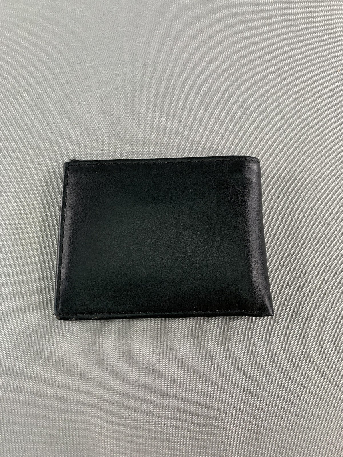 Kenneth Cole Reaction Wallet Mens Black Bifold ID Window NYC Embossed Card Slots