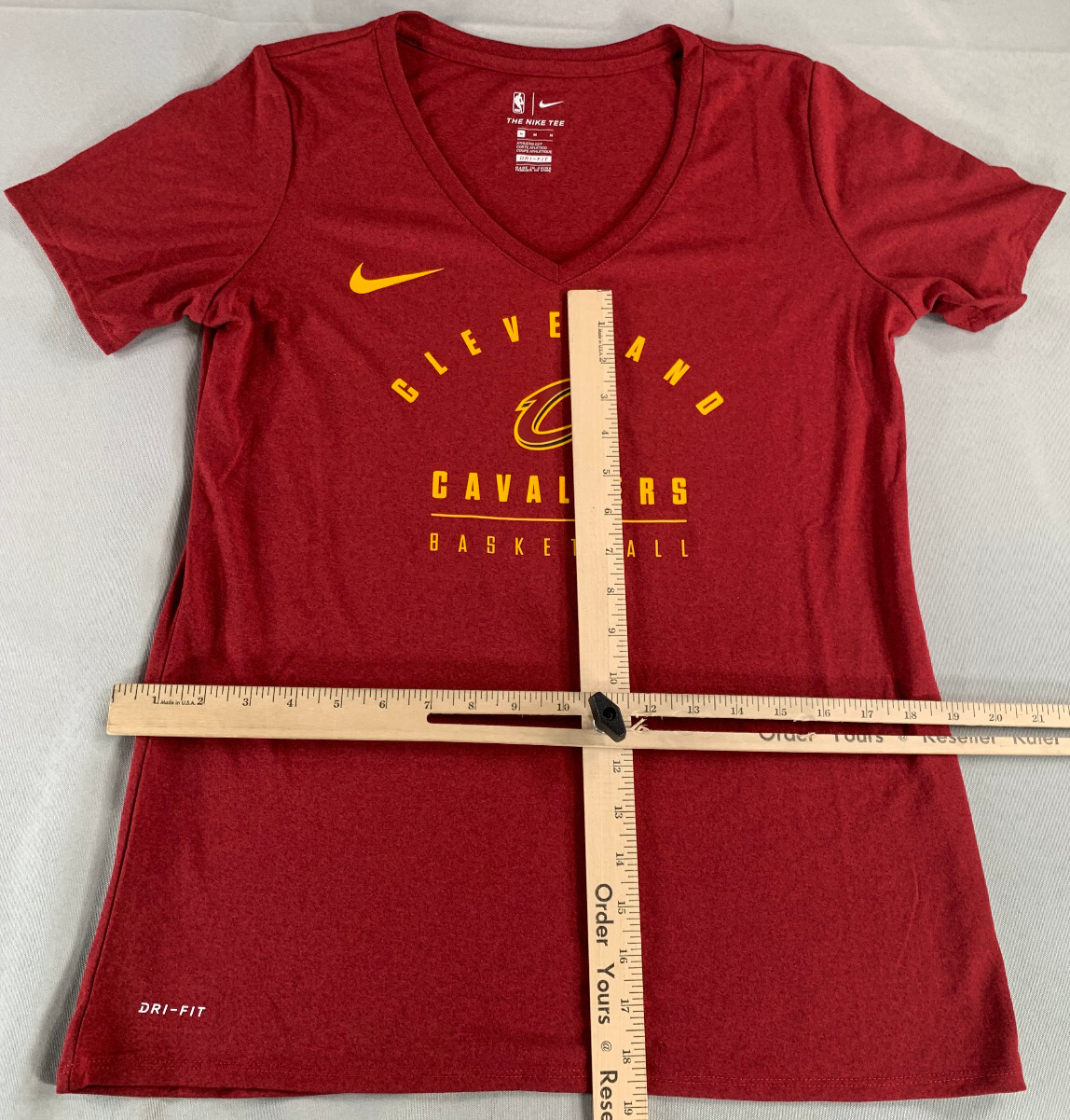 Nike Dri-Fit Cleveland Cavaliers Basketball Red Tee Shirt Women’s M V-Neck NWT
