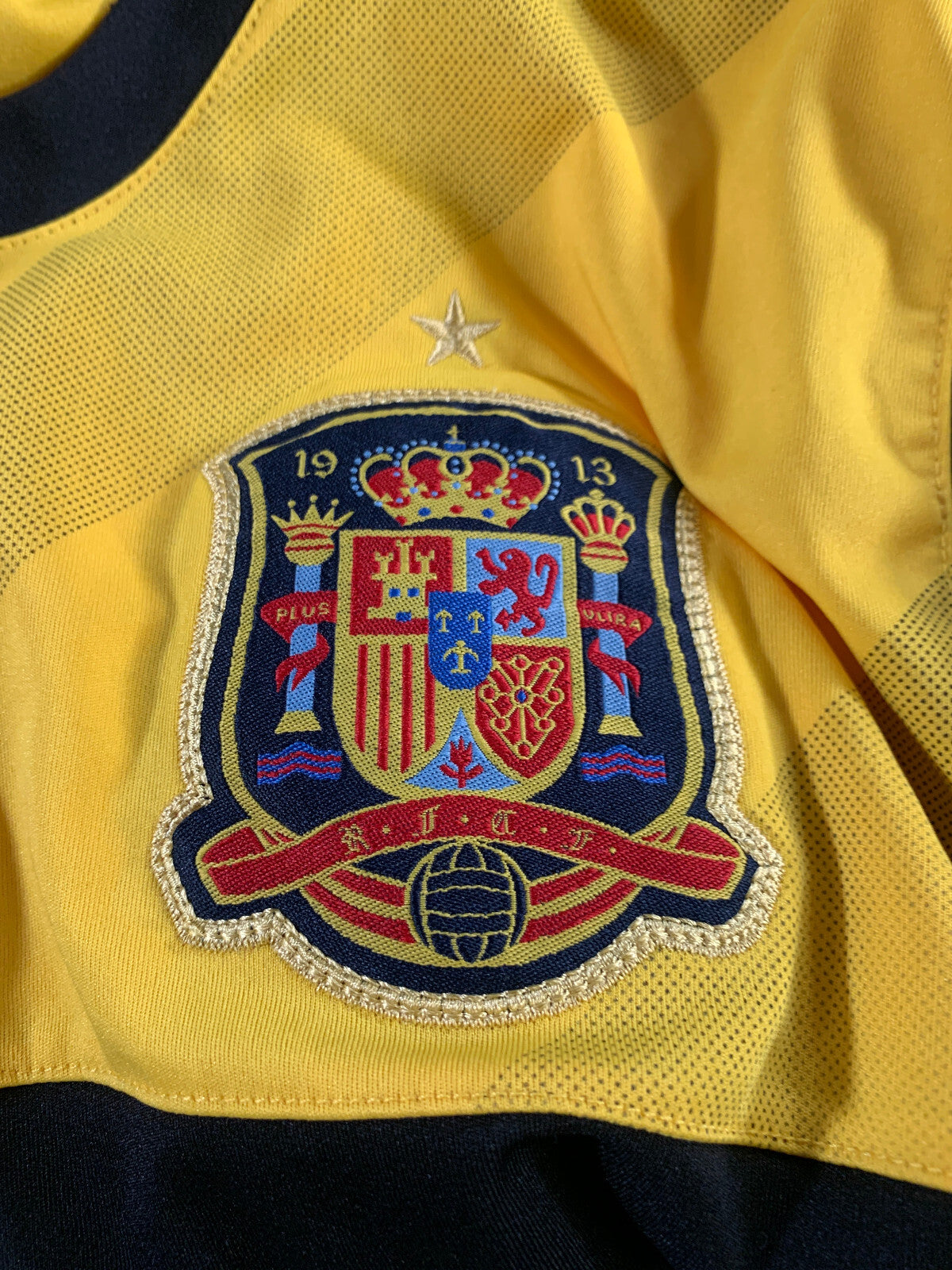 Vintage Spain Soccer Jersey #17 Yellow Black Mesh Mens M Futbol Shirt España