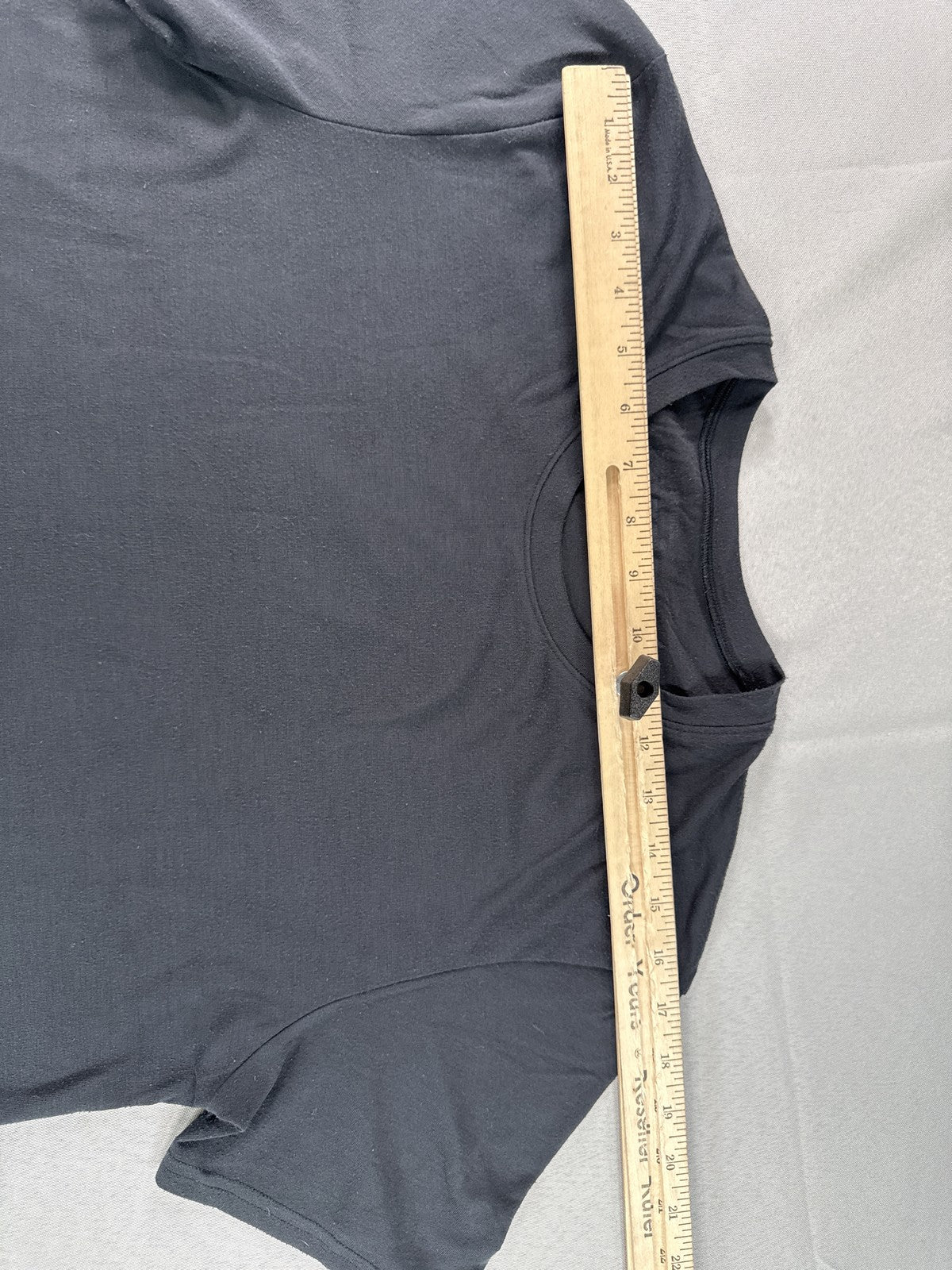Under Armour Graphic Logo Tee L Gray Polyester Athletic Regular Fit Short