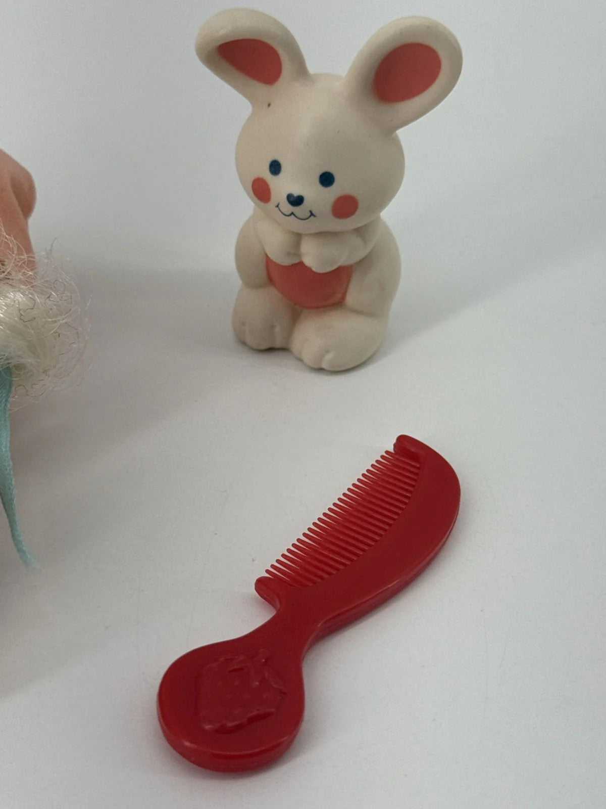 Strawberry Shortcake Apricot Doll Hopsalot Bunny Pet 1979 Kenner Comb Unbranded