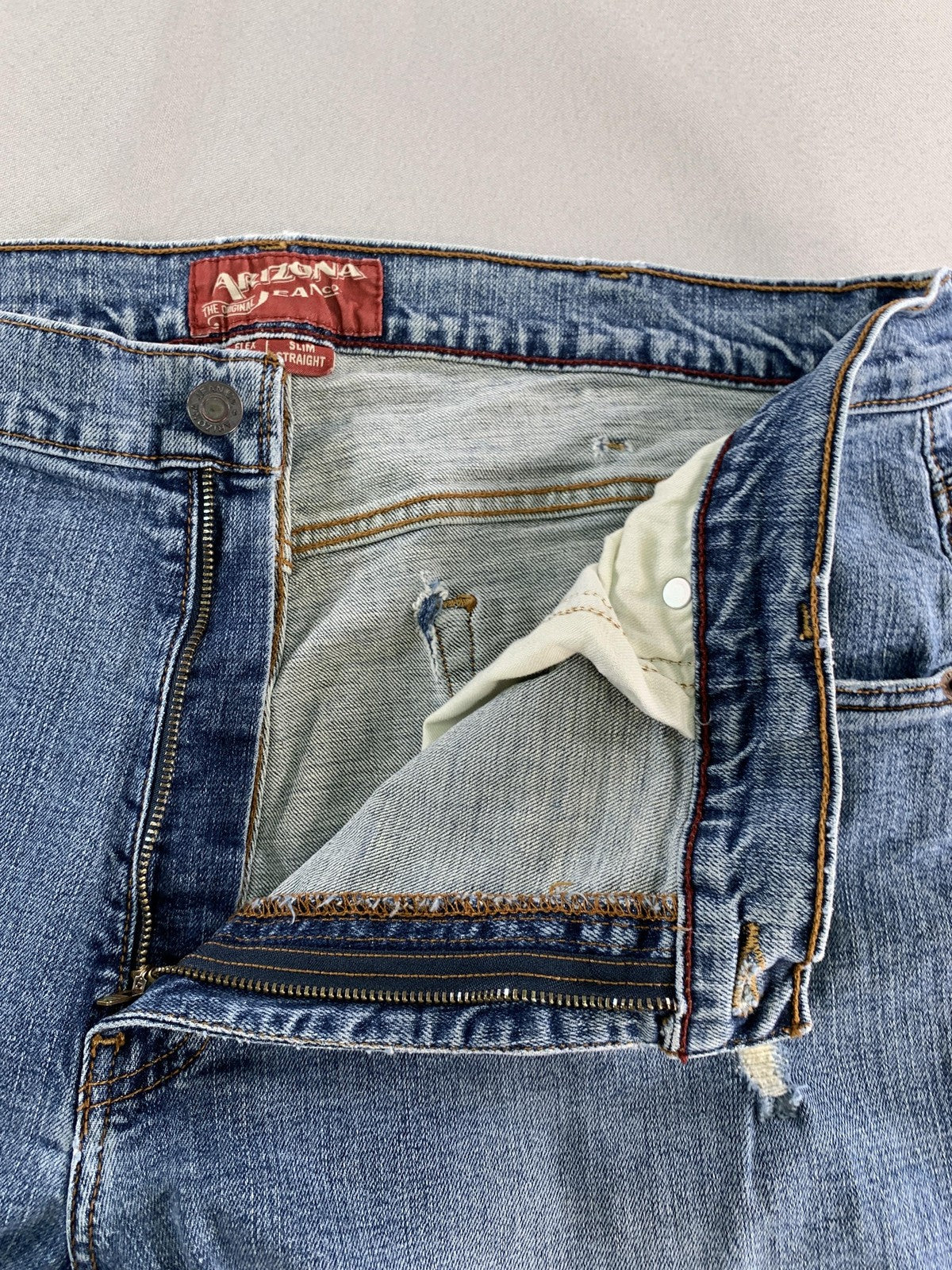 Arizona Jeans Mens 38x30 Slim Straight Flex Denim Comfort Classic Distressed