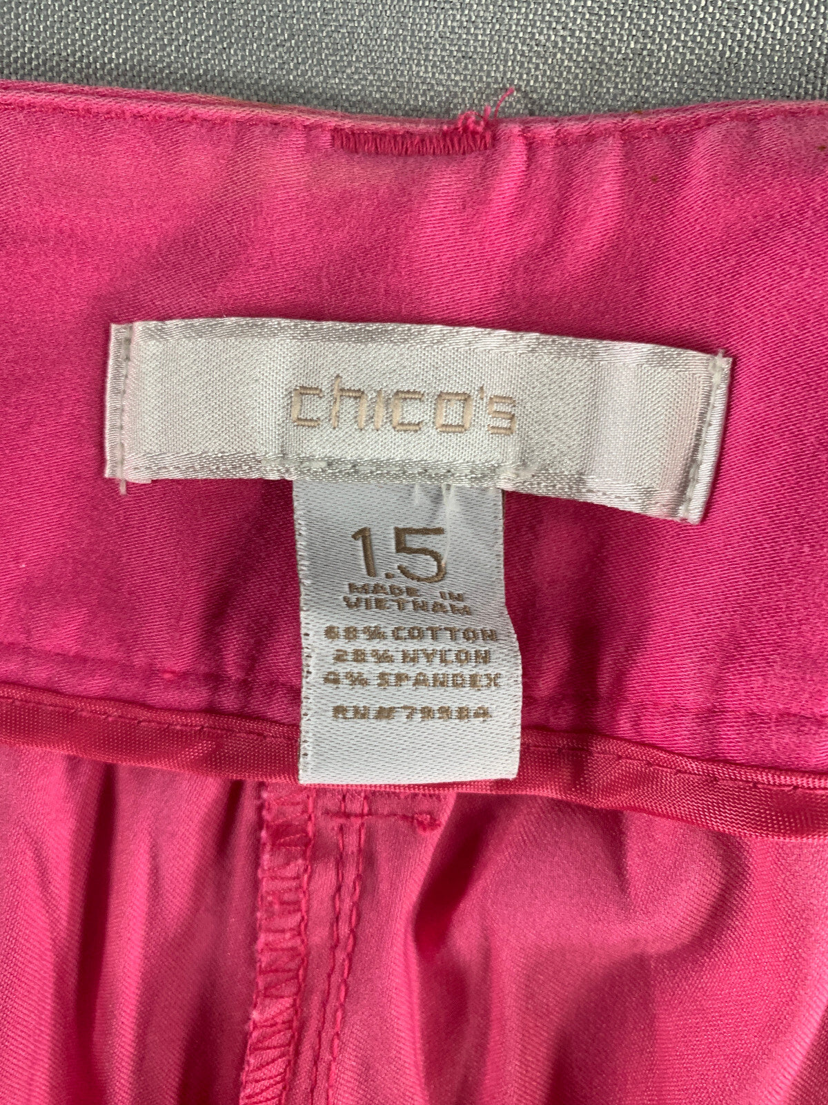 Chico’s Womens Pink Shorts Size 15 Stretch Mid Rise Button Tab Hem Utility 11”