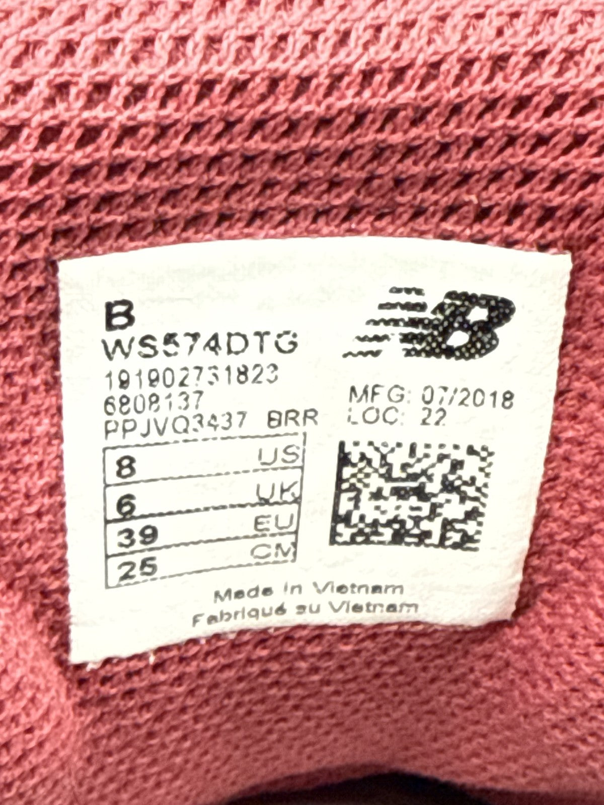 New Balance Burgundy Running Sneakers 8 US Womens US Knit Lightweight Breathable