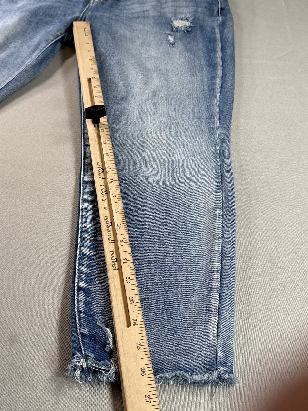 DISCLOSURE Light Wash Skinny Jeans 18W Cotton Blend Distressed Frayed