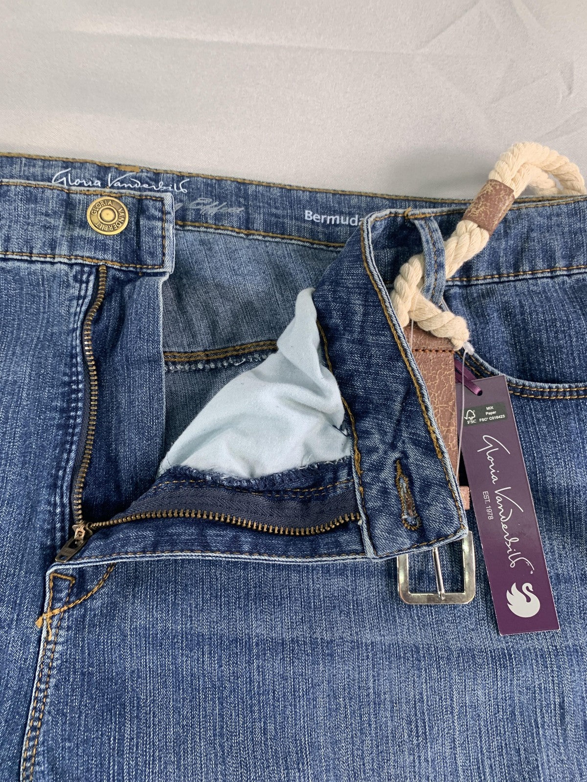 Gloria Vanderbilt Bermuda Shorts Womens 24W Denim Jean Slimming Stretch Casual