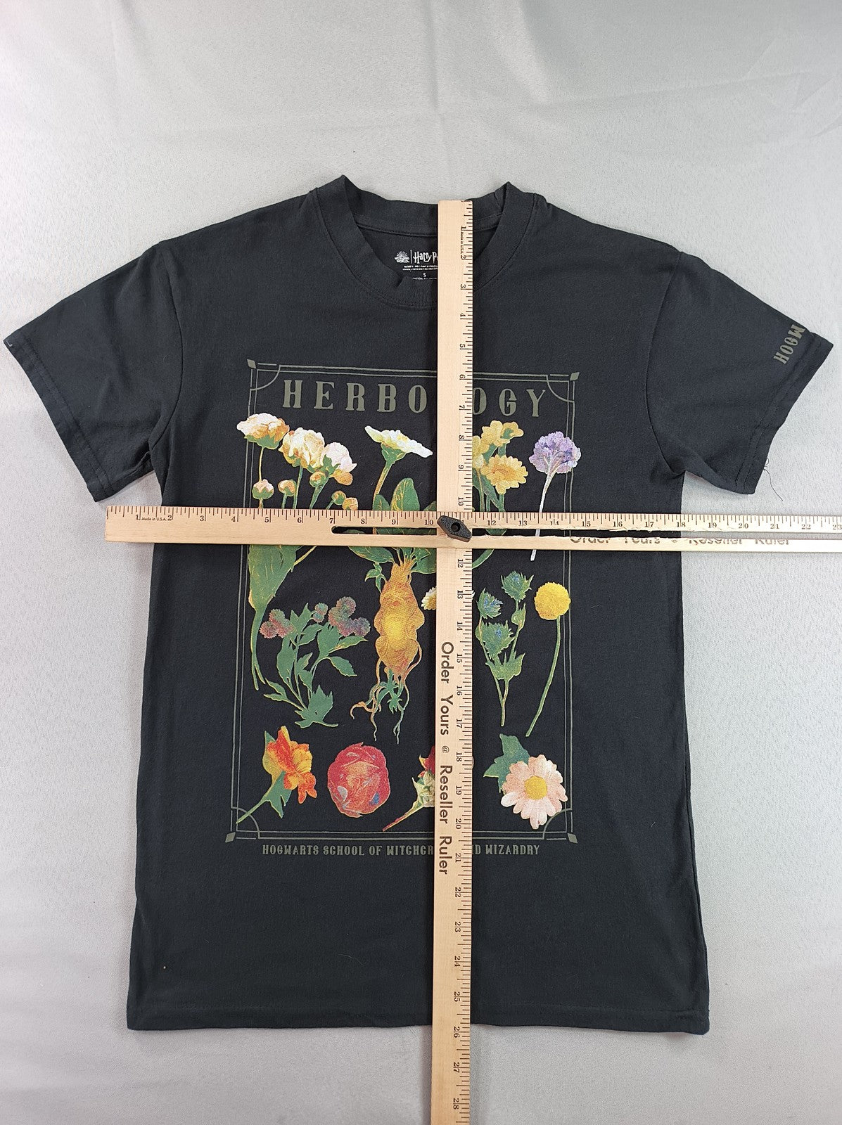 Harry Potter Herbology Hogwarts Graphic Tee S Black Cotton Blend Short Sleeve