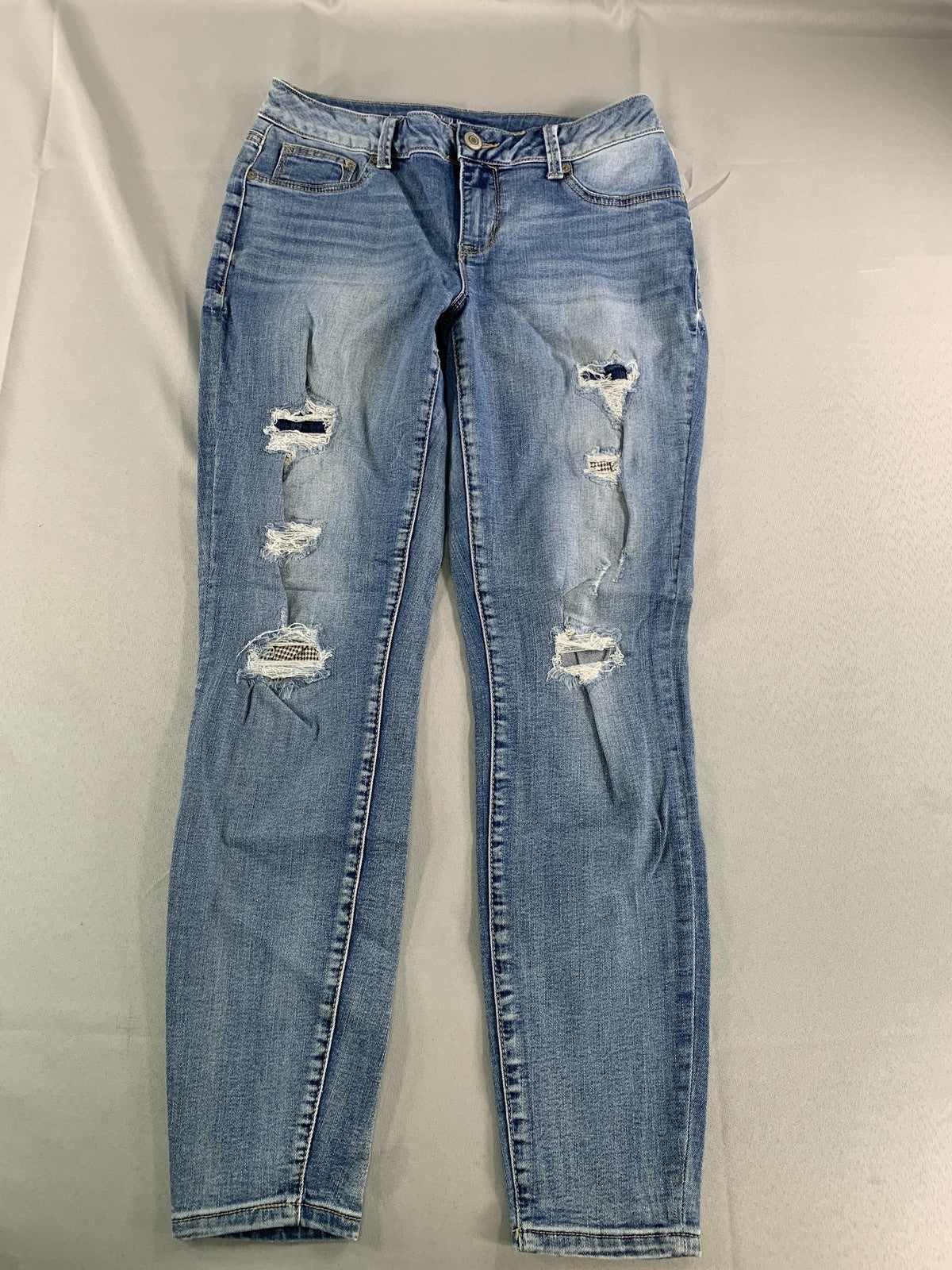 Maurices Jeans Womens Medium Distressed Blue Skinny Stretch Denim Ripped Pants