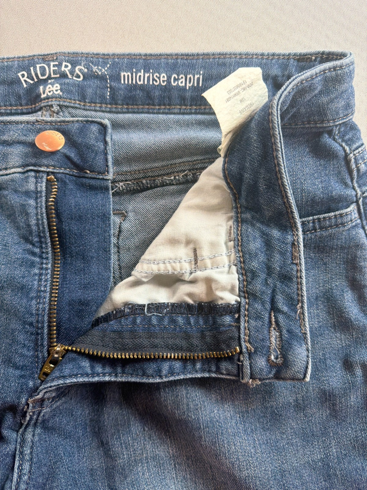 Riders By Lee Capri Jeans Womens 10M Mid Rise Stretch Denim Cropped Blue Pants