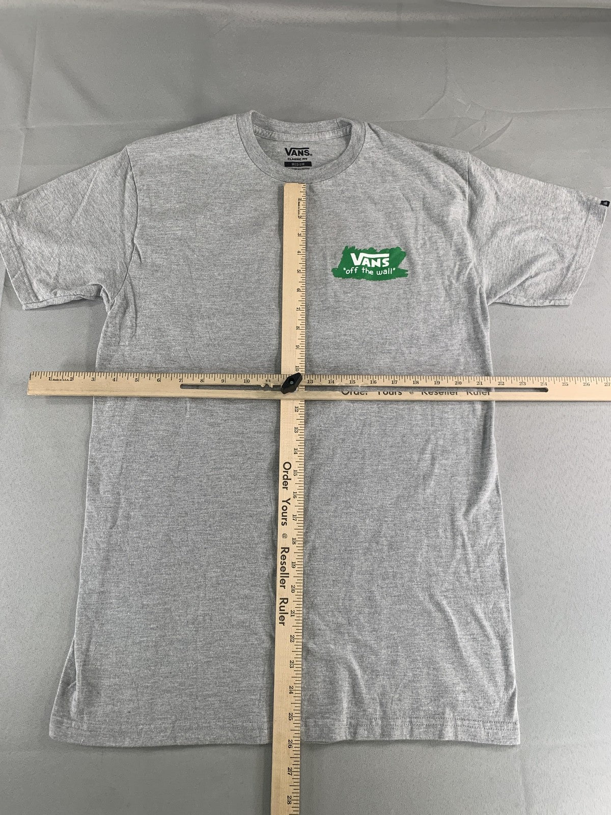 Vans Shirt Mens Medium Gray Christmas Tree Holiday Tee Snowflakes Skate Classic