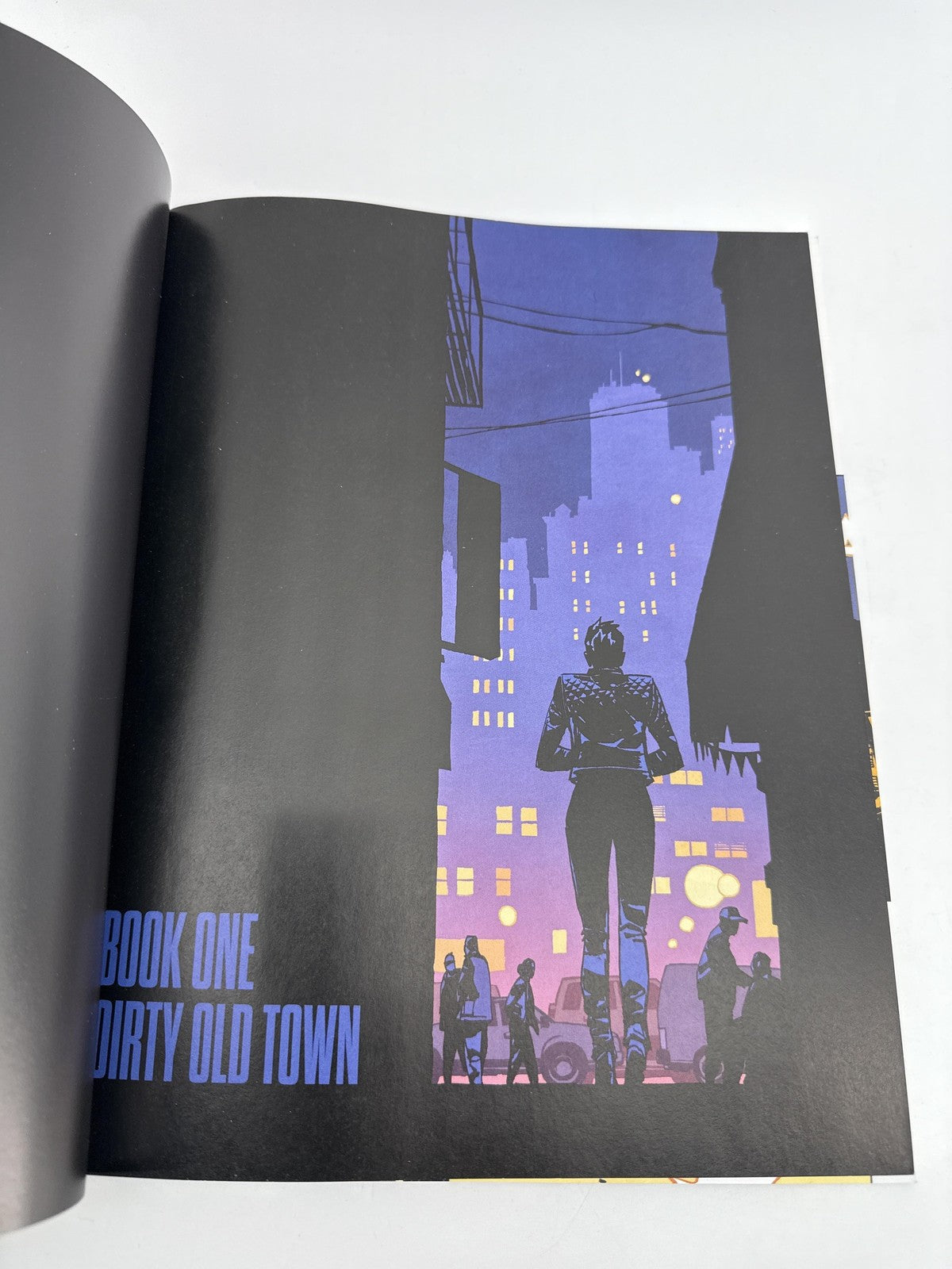 DC Comics Catwoman Lonely City #1 Book One Black Label Batman 2021 VF/NM Apparel