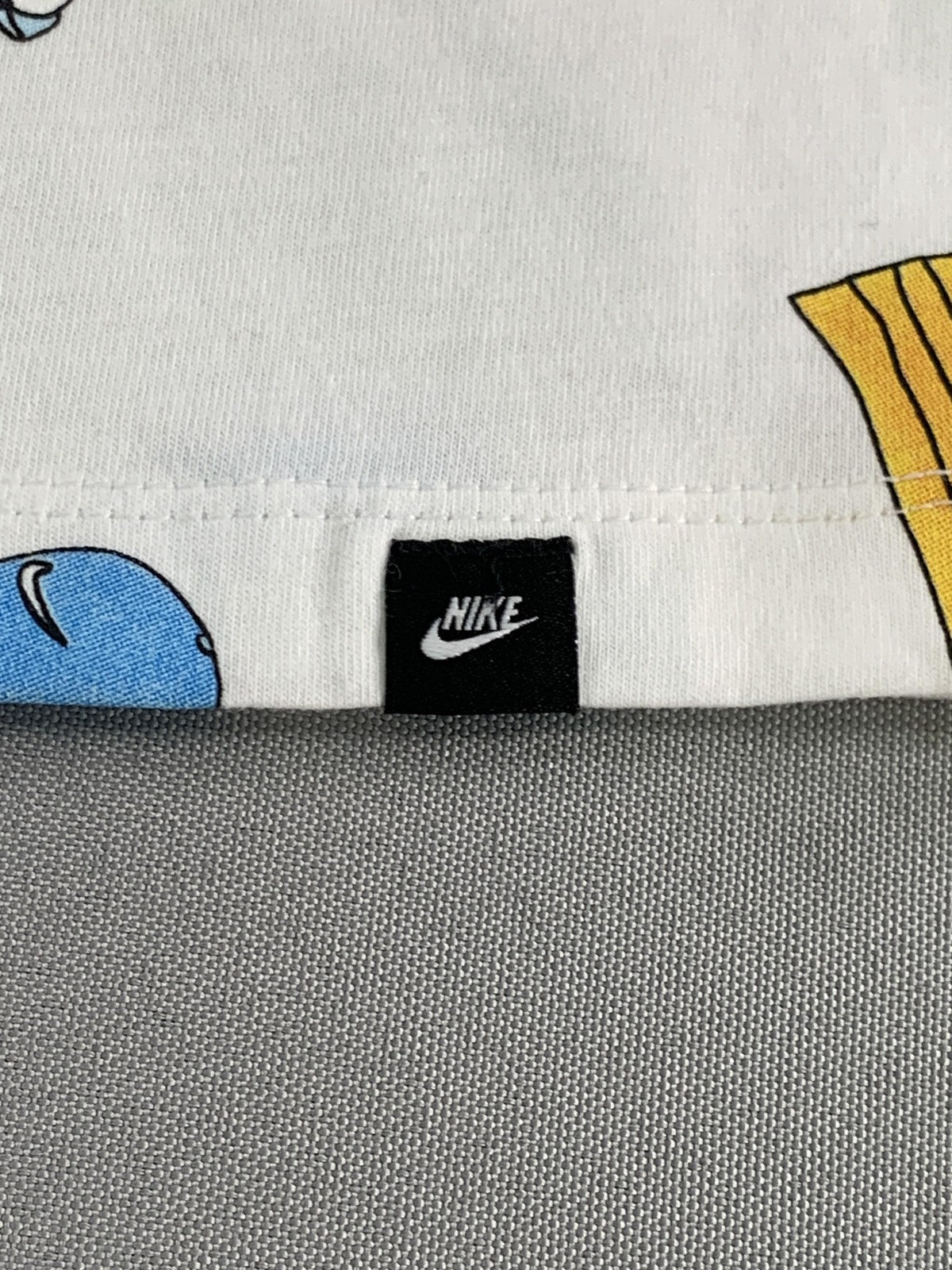 Nike Shirt Womens Medium White Loose Fit Sleeveless Summer Print Beach Tank Tee