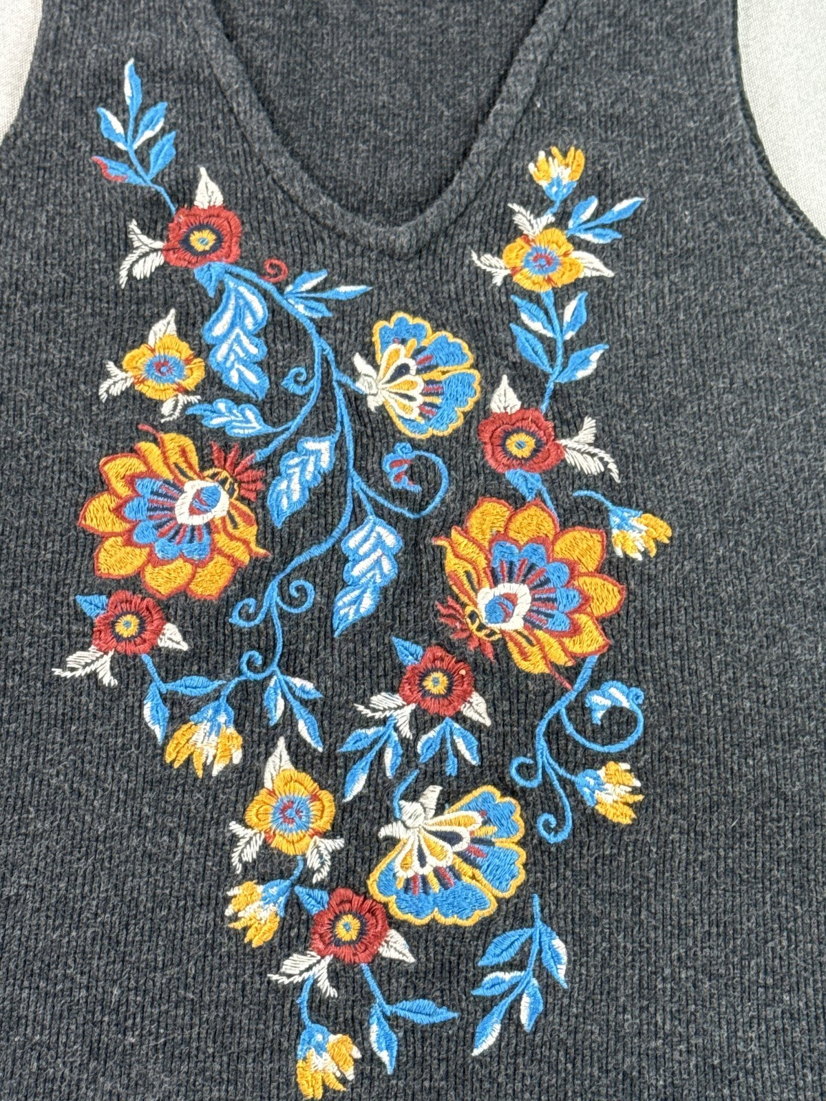 SHYANNE Floral Boho Tank Top XS Charcoal Cotton Blend Neck Sleeveless Womens Tie