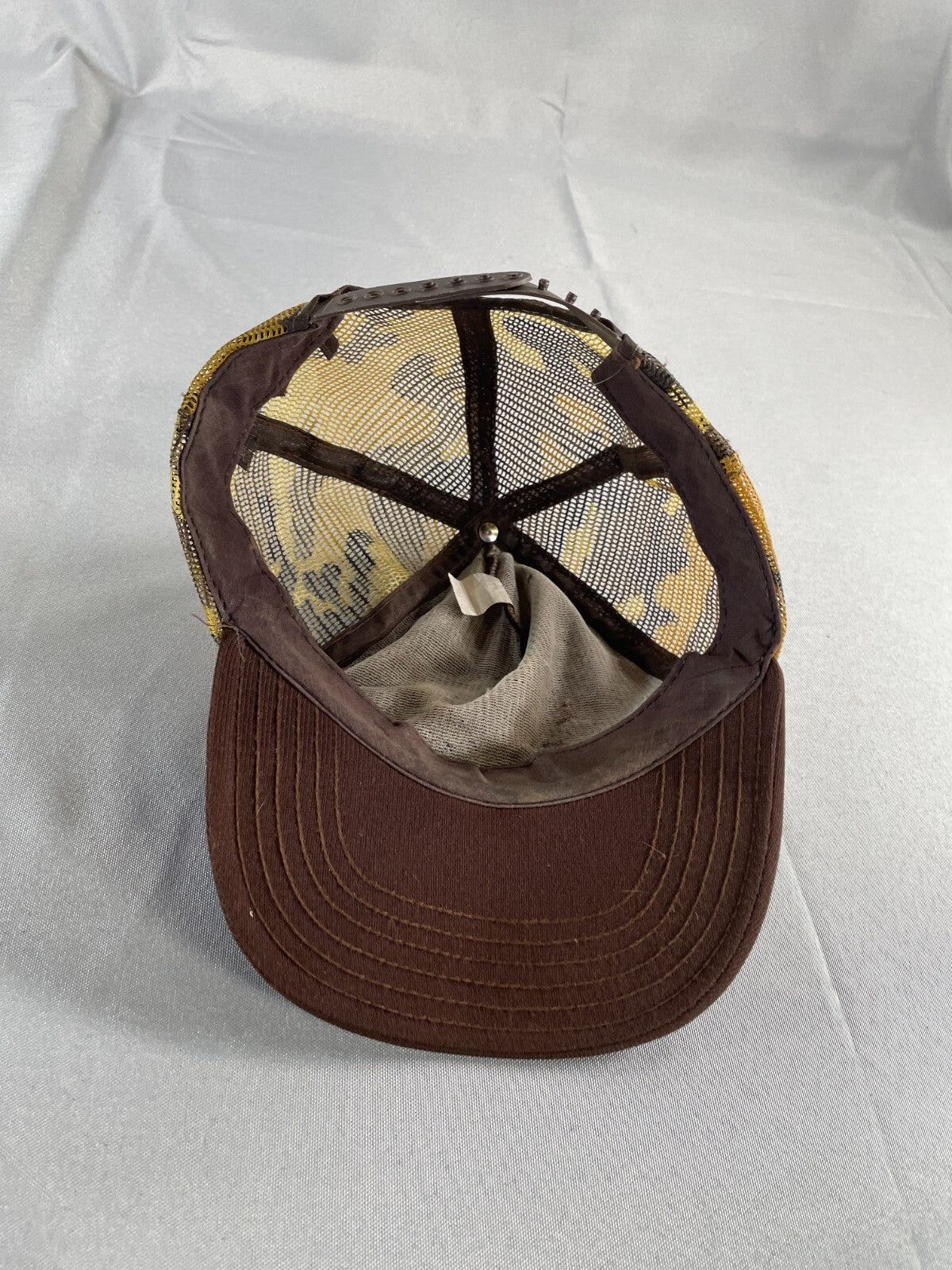Karlsruhe Rod & Gun Club Germany Camo Mesh Trucker Hat Snapback USA Deer Logo