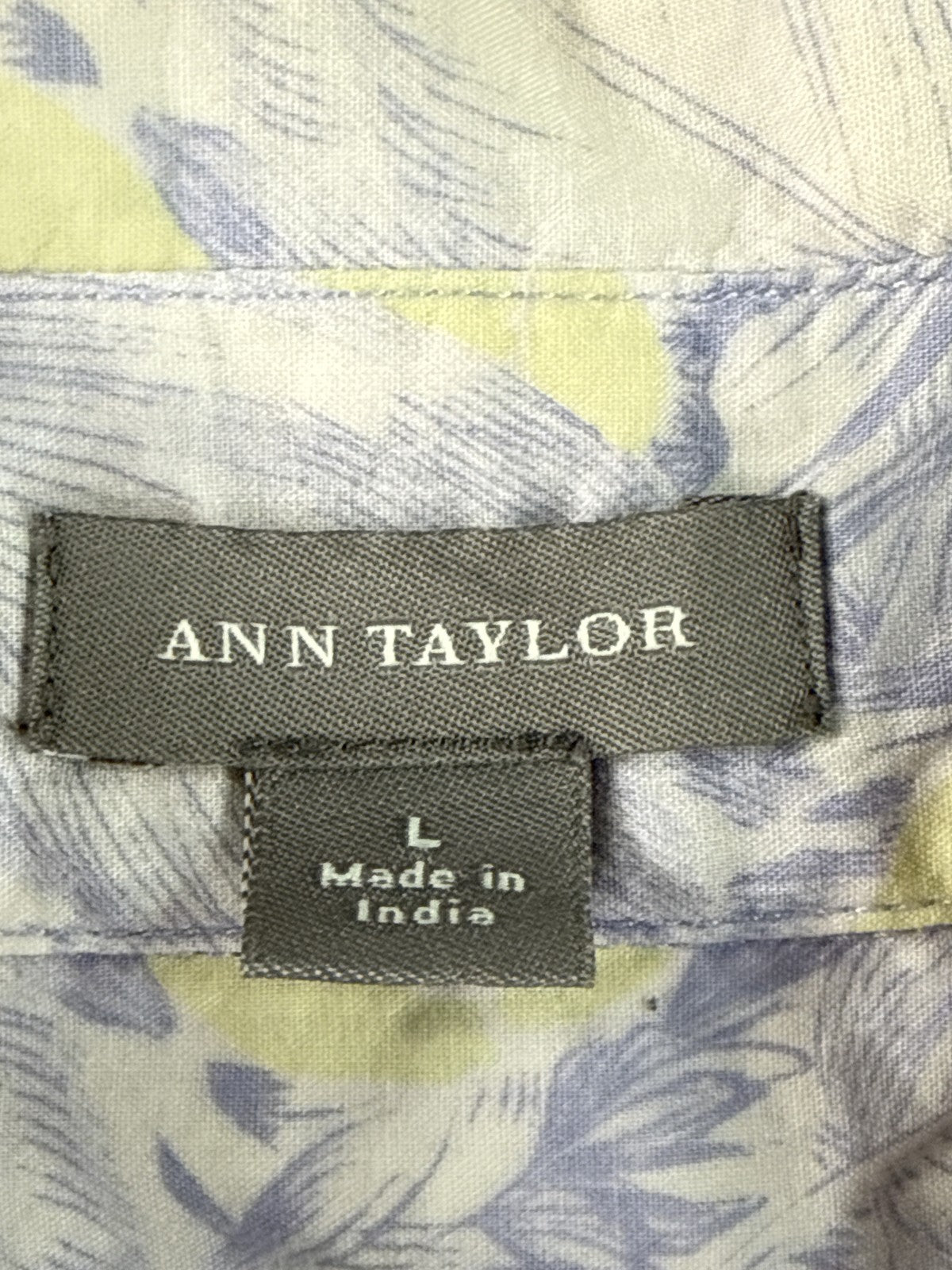 ANN TAYLOR Button Up All Over Print Collared Sleeve Regular Fit Womens L