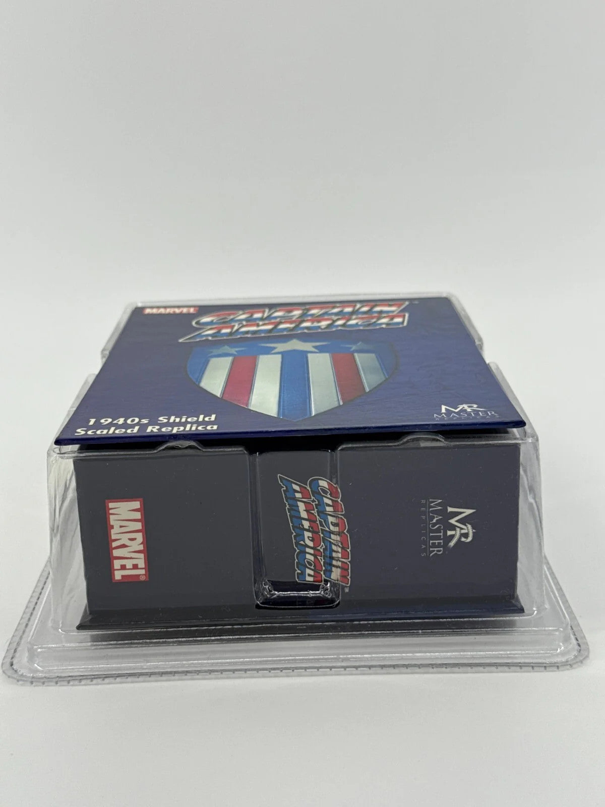 Captain America 1940s Shield Replica 1:6 Die-Cast Marvel Master NIB Display 1818