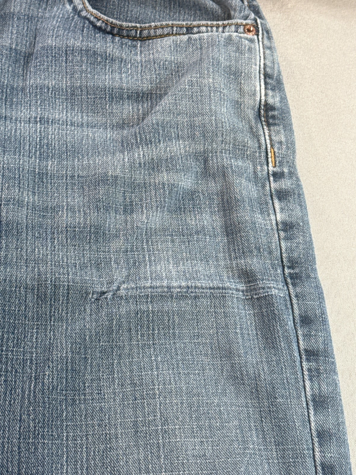 Levi Strauss Signature Capri Jeans Womens 10 Light Wash Denim Mid Rise Crop