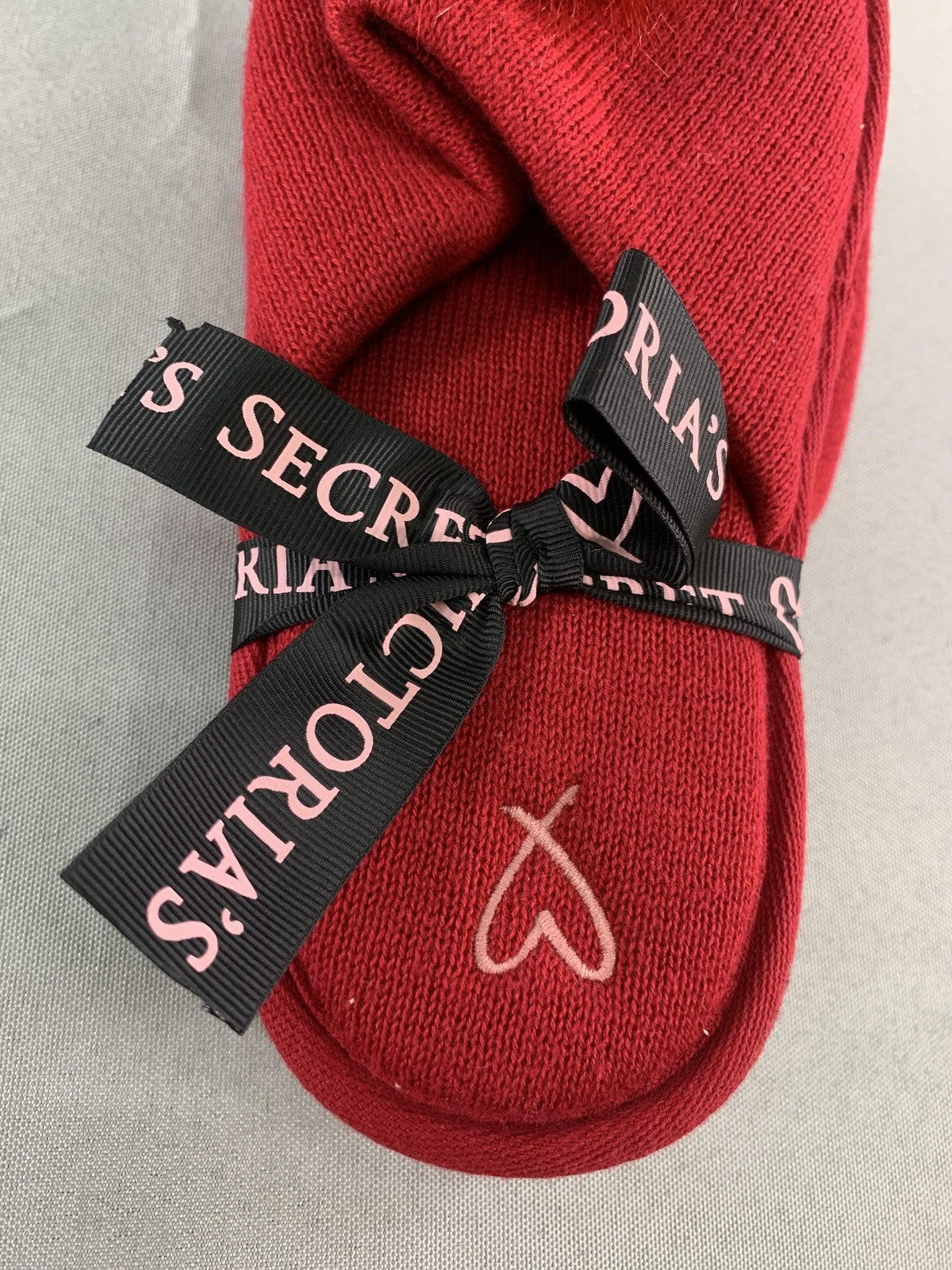 Victorias Secret Slippers Womens Small 5-6 Red Knit Pom Pom House Shoes Cozy on