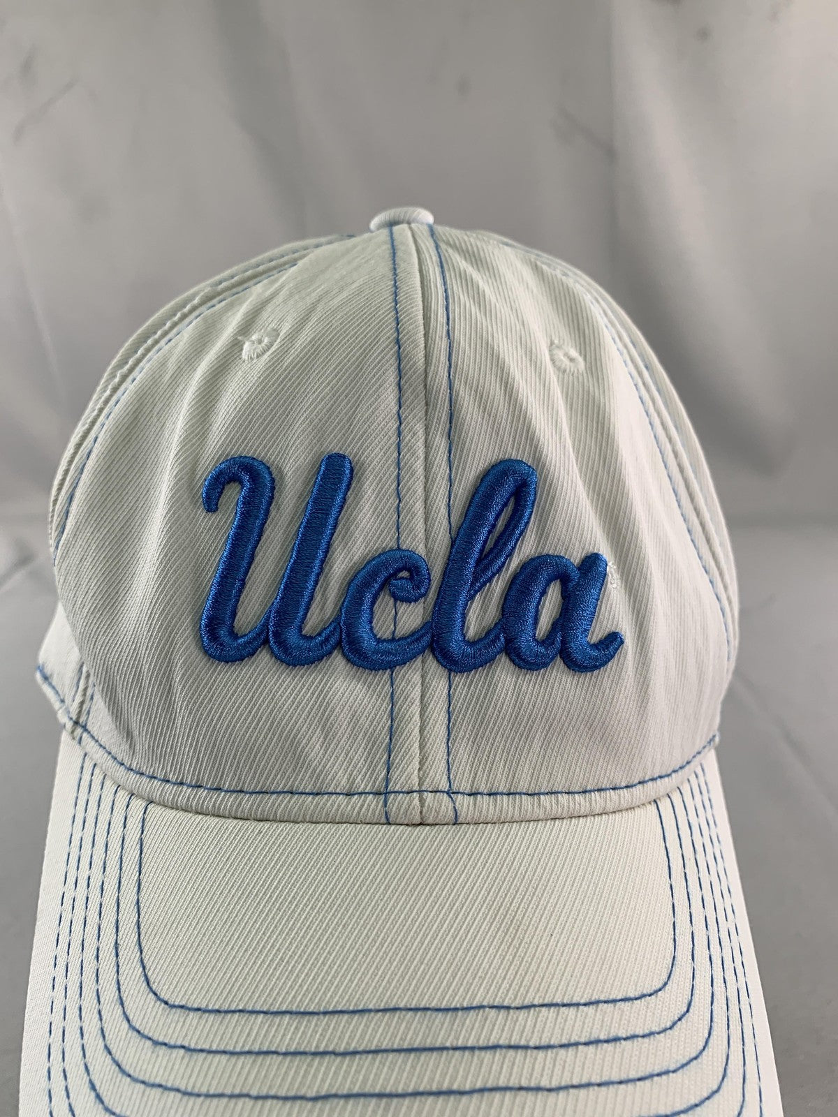 UCLA Bruins Hat Cap Fitted Mens XL White Blue NCAA Basketball Script One Fit 84