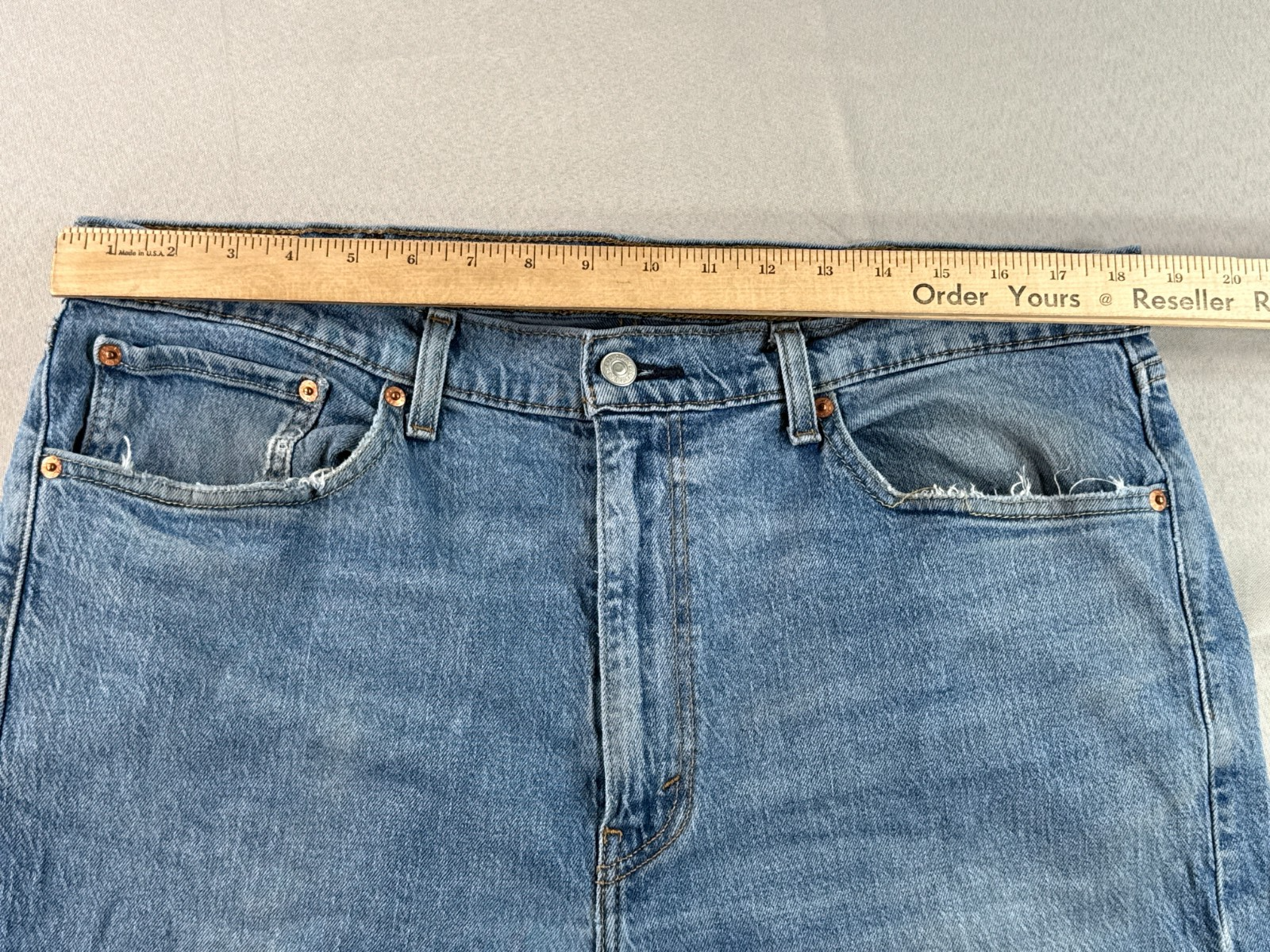 Levis 505 Jeans Mens 38x32 Blue Regular Fit Straight Leg Denim Pants Light