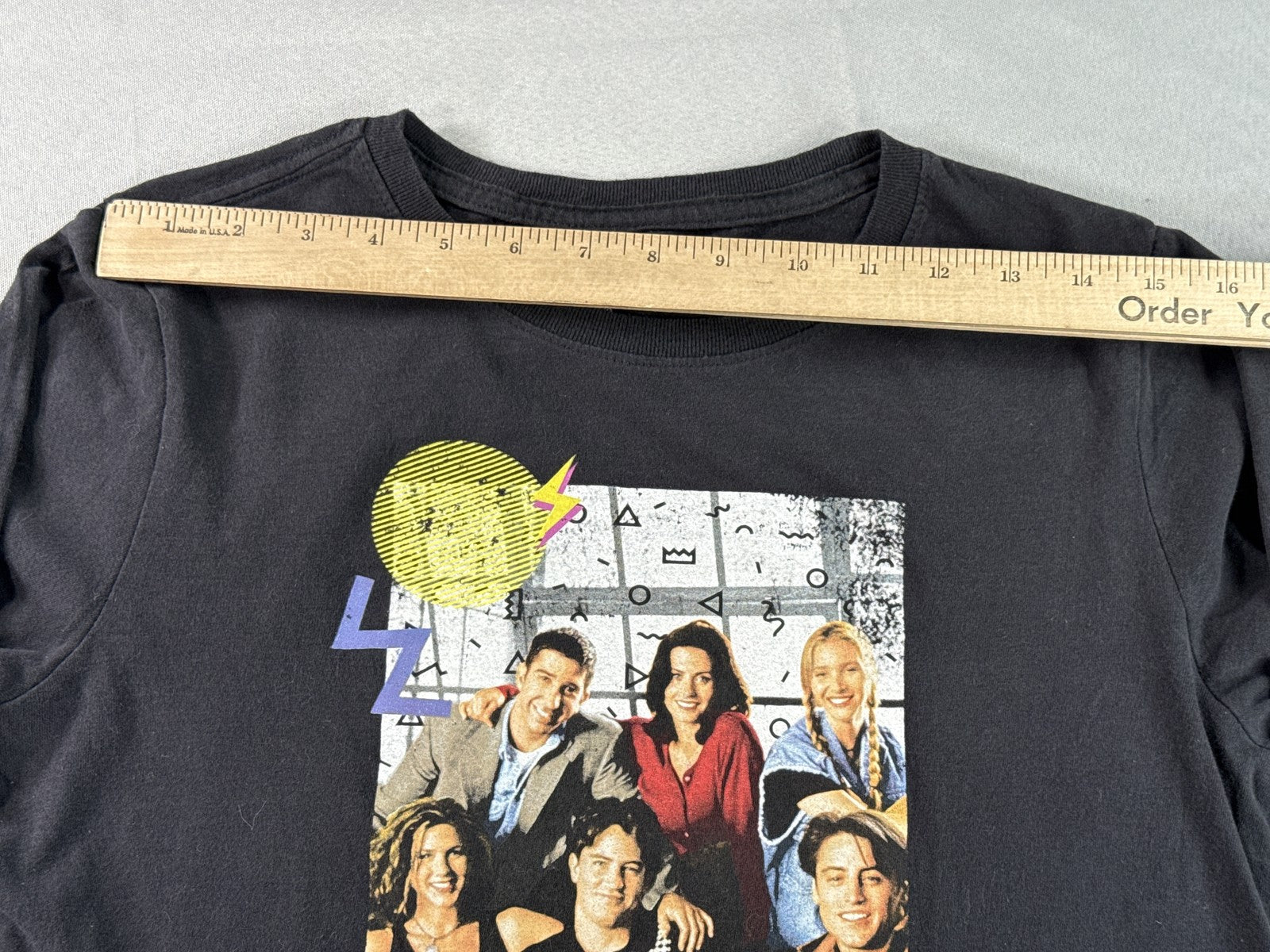 Friends TV Show Long Sleeve Graphic Tee Black Large Cotton Crewneck Retro Style