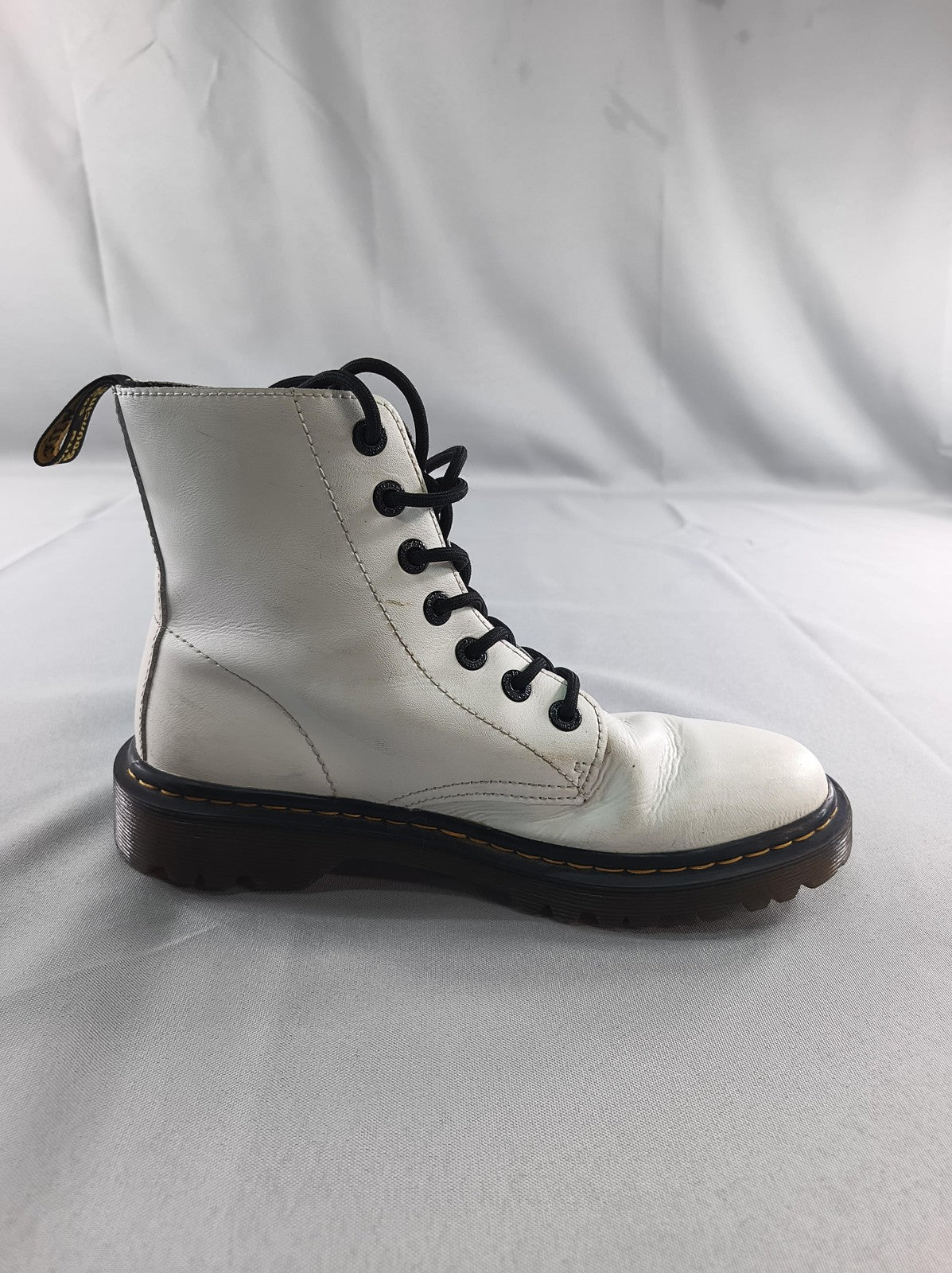 Dr. Martens 1460 Boots Womens Size 8 White Leather 8-Eye Lace Up Combat AirWair