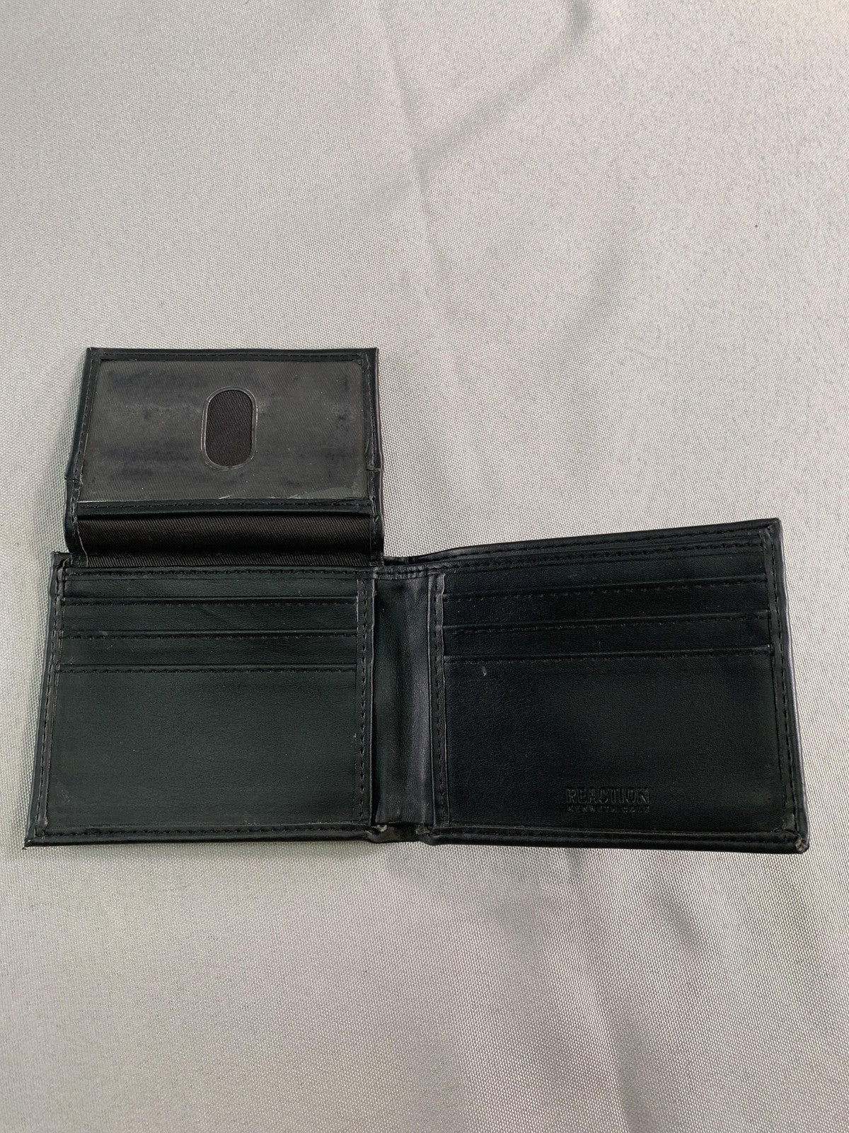 Kenneth Cole Reaction Wallet Mens Black Bifold ID Window NYC Embossed Card Slots