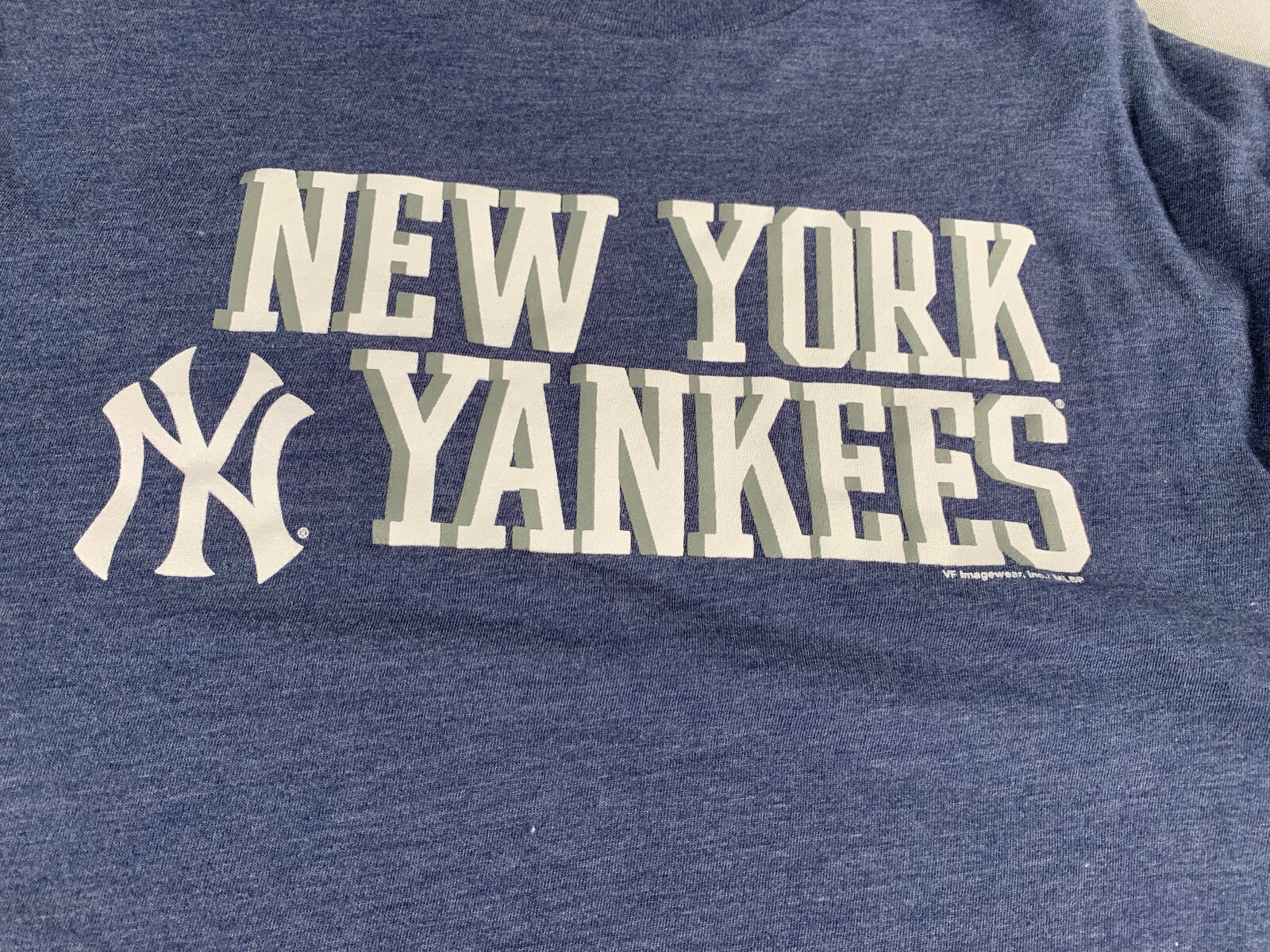 New York Yankees T-Shirt L Navy Blue MLB Baseball NY Logo Graphic Tee Mens NYY