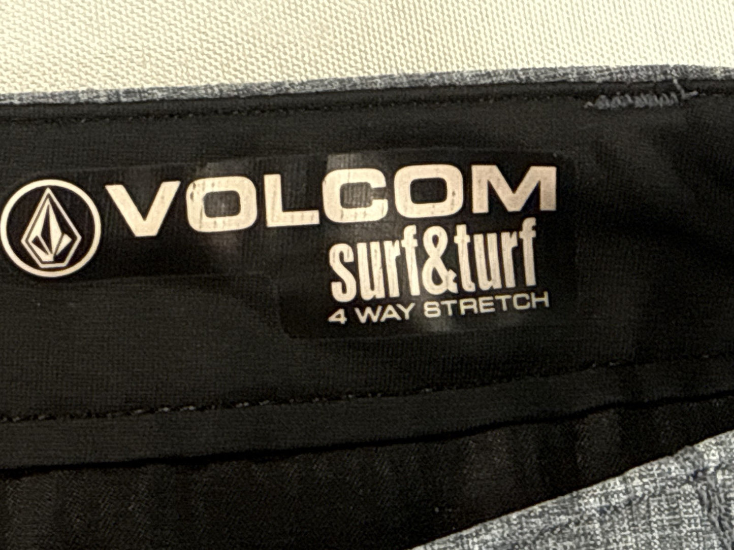 Volcom Men's Gray Walk Shorts Lightweight Comfortable 21