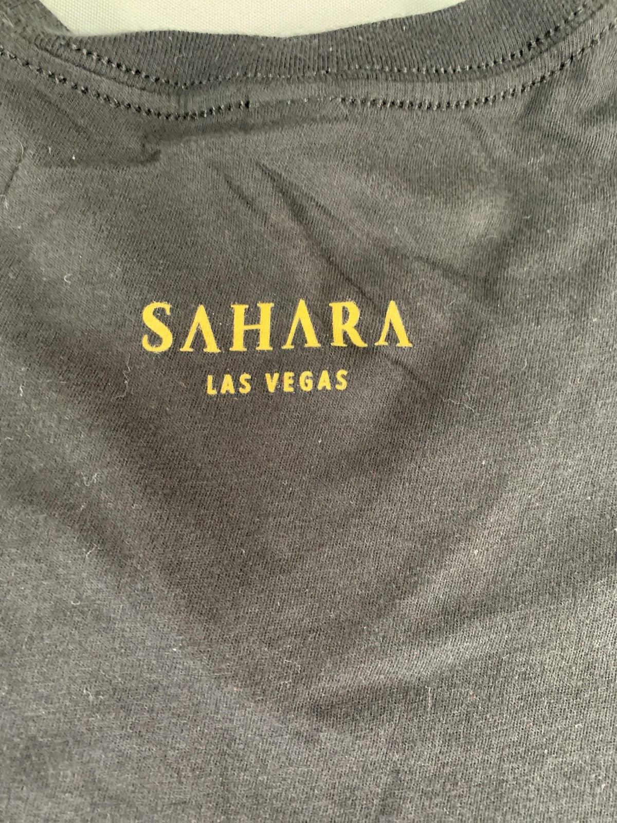 Sahara Las Vegas Shirt Mens 2XL Black Yellow Camel Graphic District Tee T-Shirt