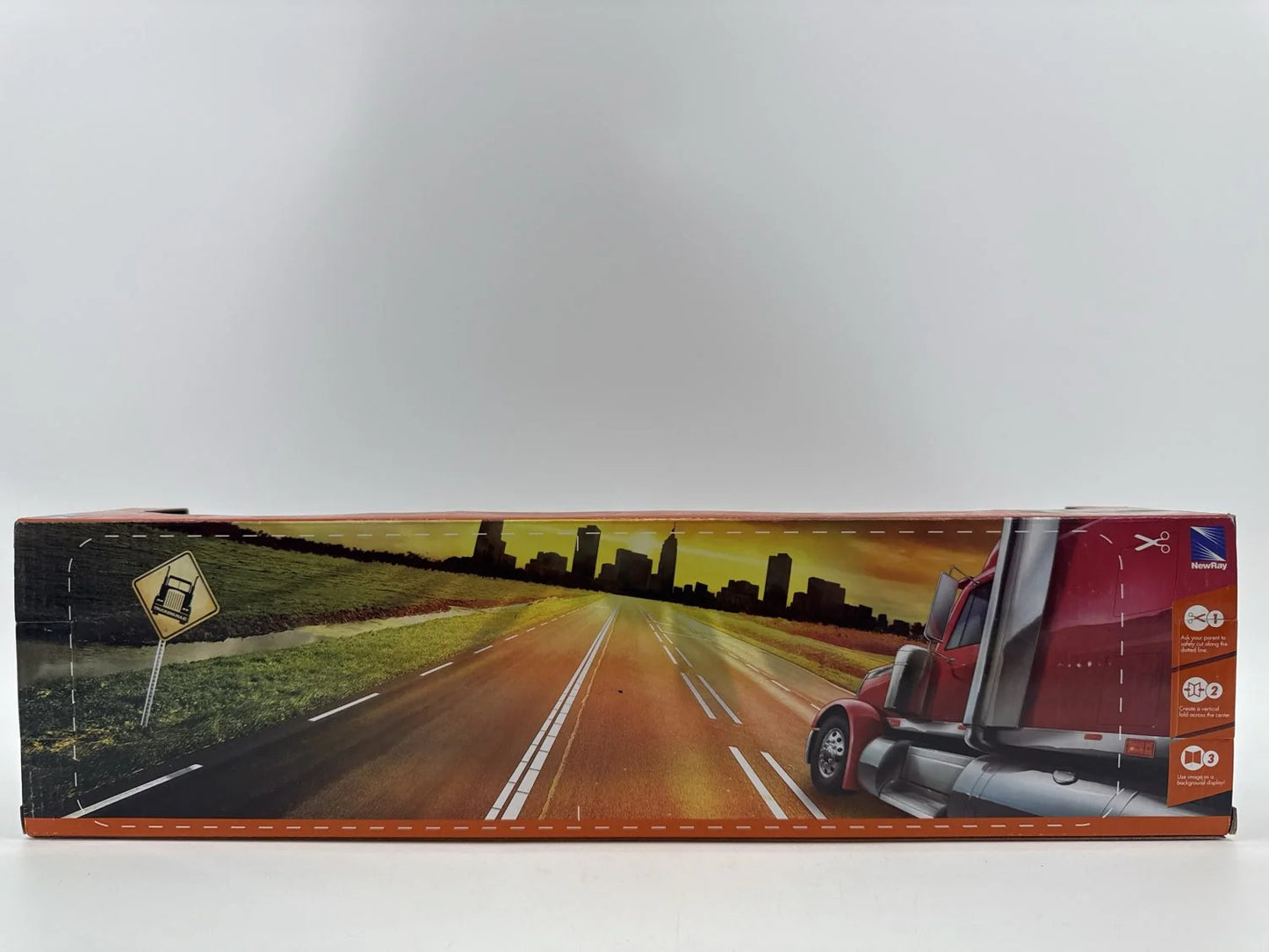 New Ray Peterbilt 387 Flatbed Truck Hay Bales 1:43 Diecast Semi NIB Farm 143 NWT