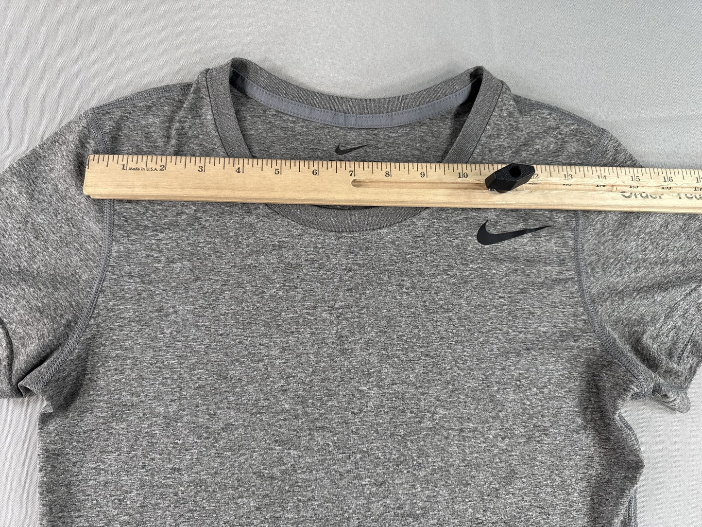 Nike Dri Fit Tee S Gray Crewneck Short Sleeve Regular Sportswear Heather