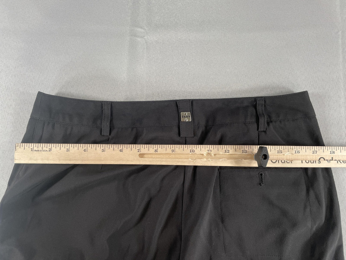 DKNY Golf Pants Womens 10 Stretch Zip Pocket Cropped Tapered Athletic Spandex