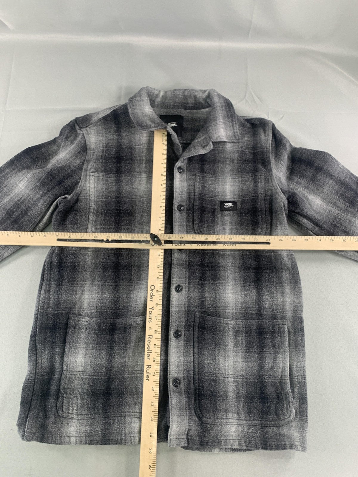 Vans Jacket Mens Medium Black Gray Plaid Fleece Flannel Shirt Classic Fit NWT