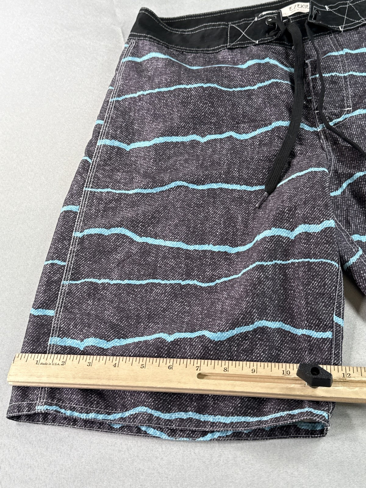 EZEKIEL ER113066B Board Shorts 32 Black Striped 100% POLYESTER Regular Fit