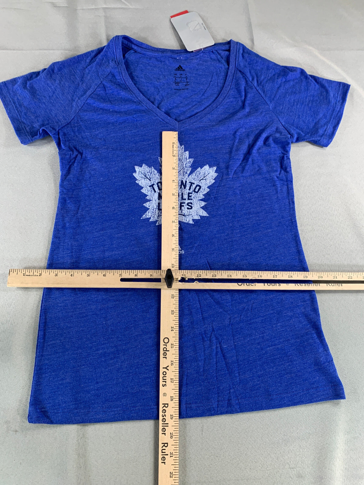 Adidas NHL Toronto Maple Leafs Shirt L Blue V-Neck Tri-Blend Logo Tee WMN NWT