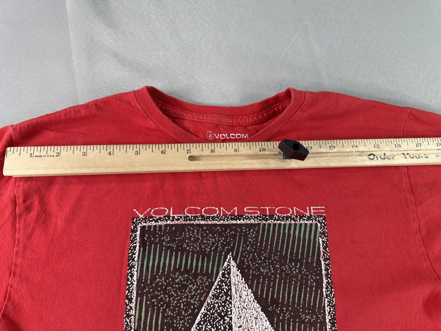 Volcom Stone Graphic Tee US M US Red 100% Cotton Crewneck Short Sleeve Skater