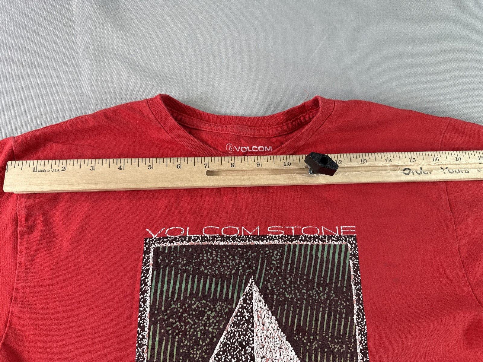 Volcom Stone Graphic Tee US M US Red 100% Cotton Crewneck Short Sleeve Skater