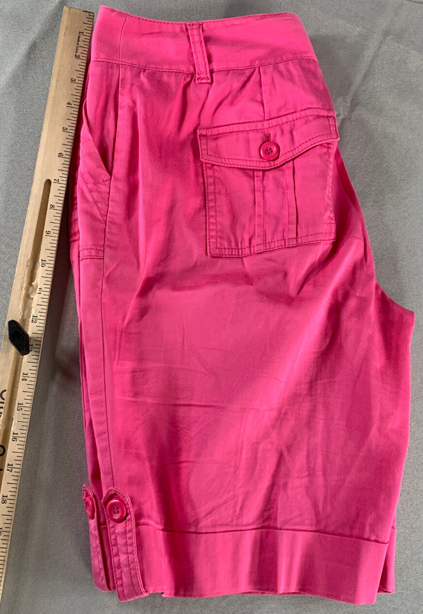 Chico’s Womens Pink Shorts Size 15 Stretch Mid Rise Button Tab Hem Utility 11”