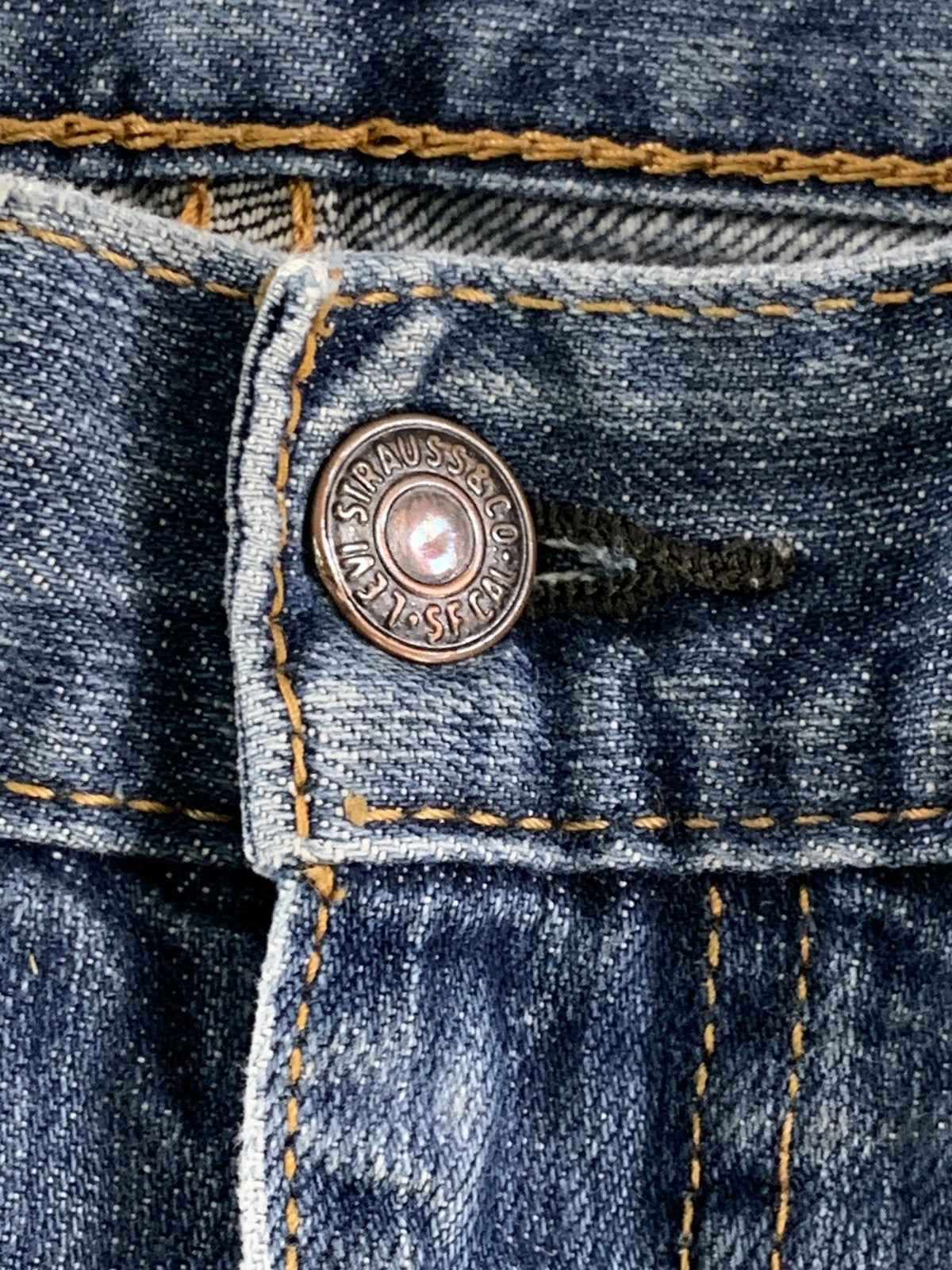 Levis 505 Jeans Mens 32x30 Blue Denim Straight Leg Distressed USA 90s Y2K on Red