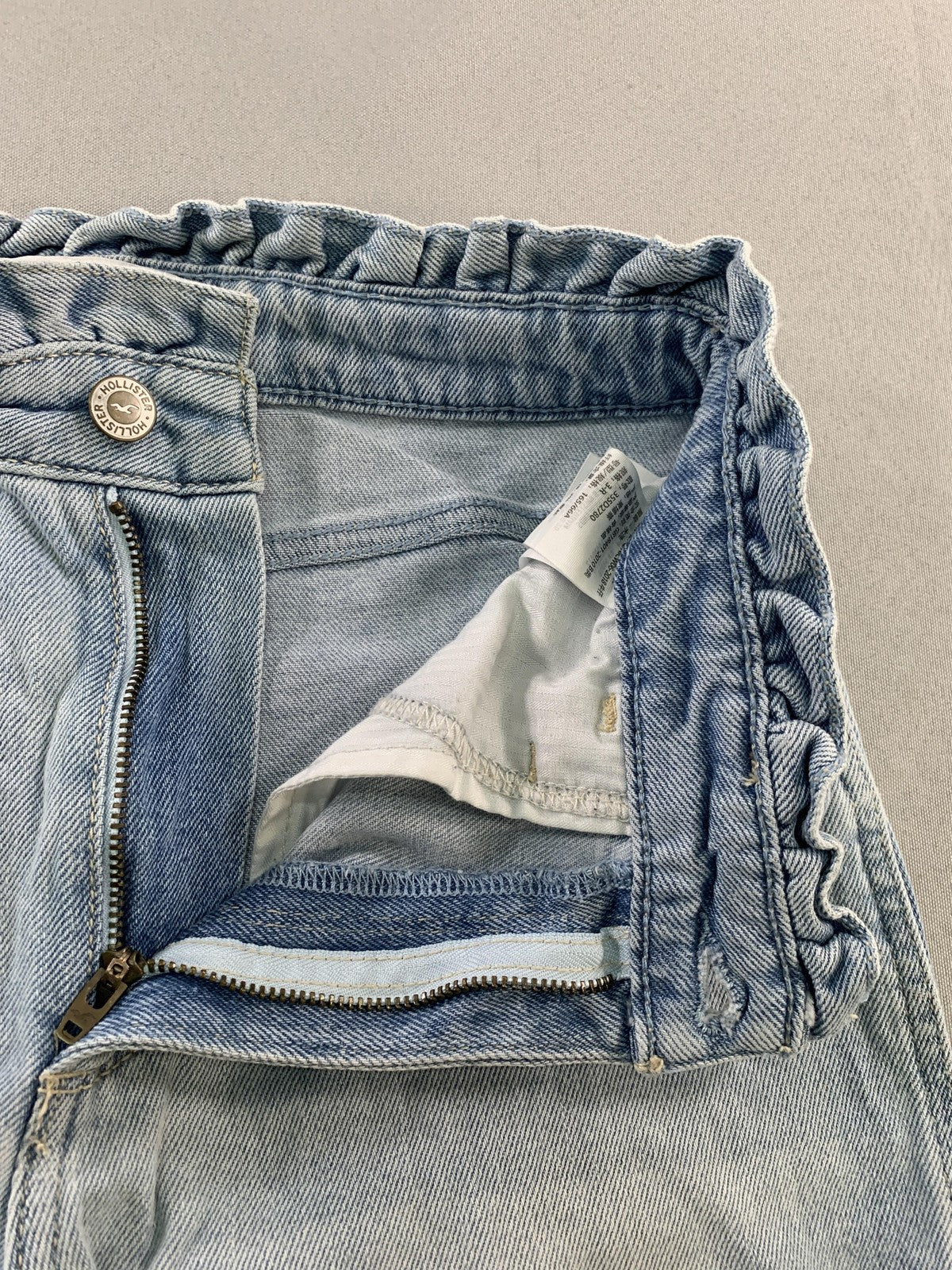 Hollister Curvy High-Rise Mom Jeans Womens 3R Light Wash Denim Raw Hem W26 L27